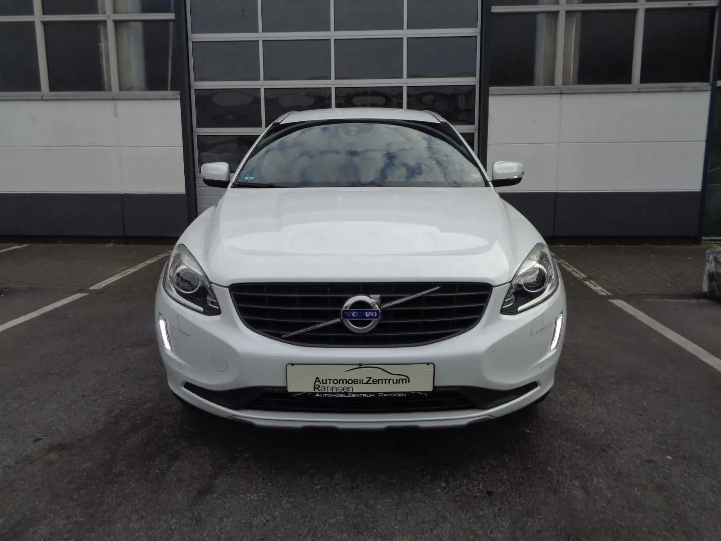 Volvo XC60 D3 Ocean Race 2.HD*GEARTRONIC*LEDER*XENON Weiß - 2