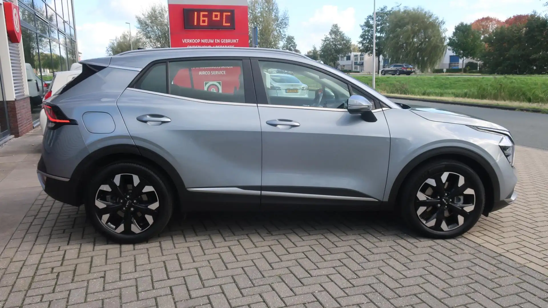 Kia Sportage 1.6 T-GDi Plug-in Hybrid DynamicLine Grijs - 2