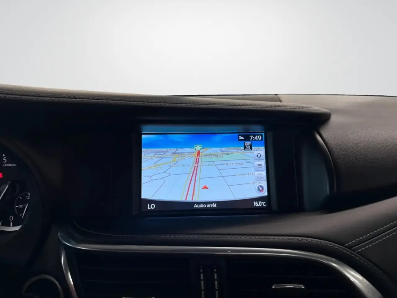 Infiniti QX30 снимка Infiniti QX30