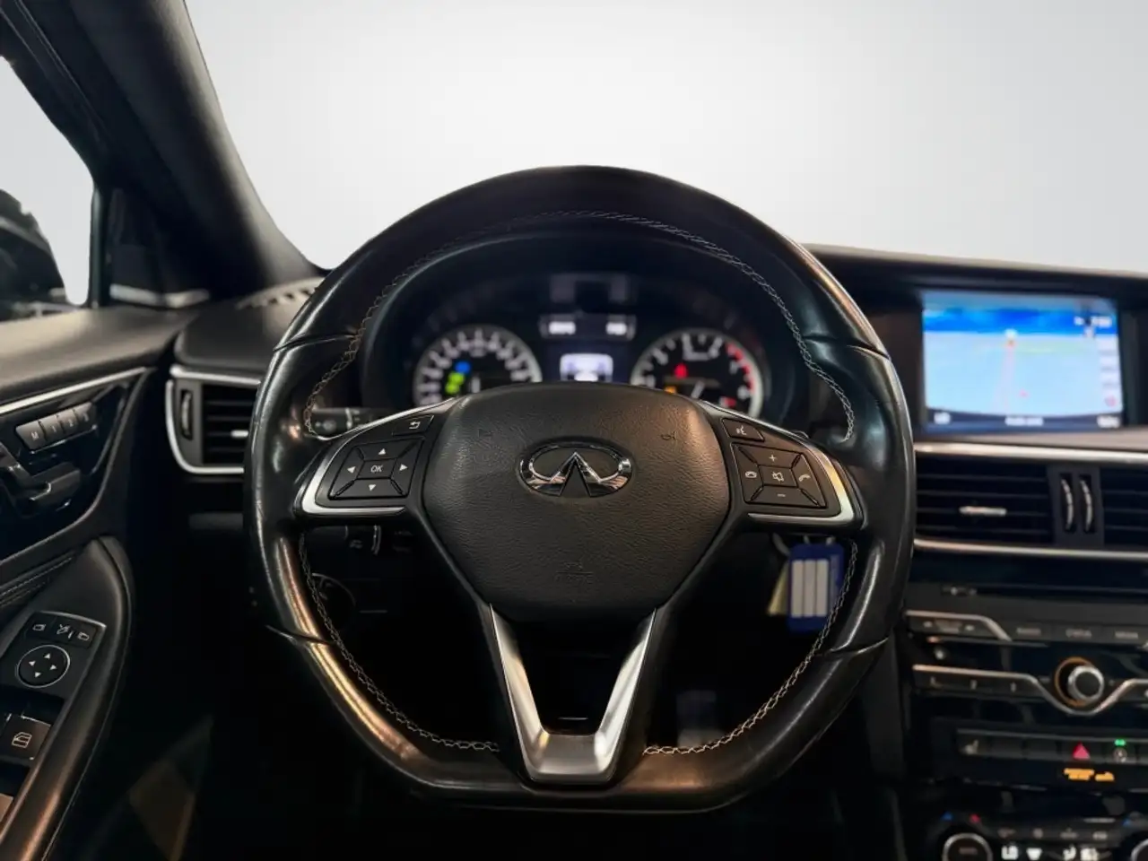 Infiniti QX30 снимка Infiniti QX30