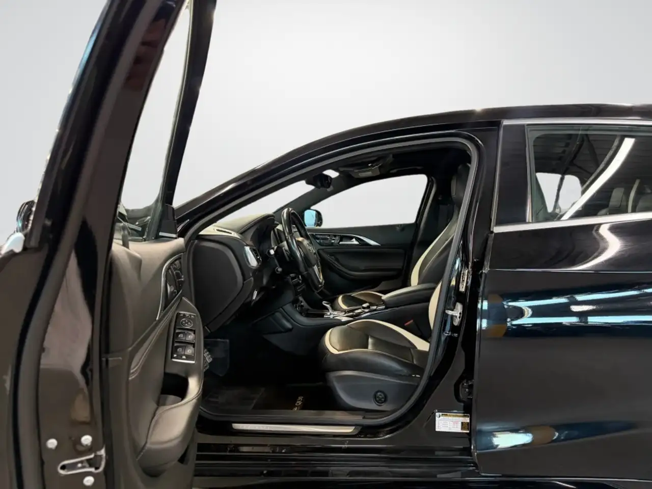 Infiniti QX30 снимка Infiniti QX30