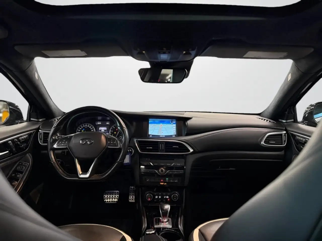 Infiniti QX30 снимка Infiniti QX30
