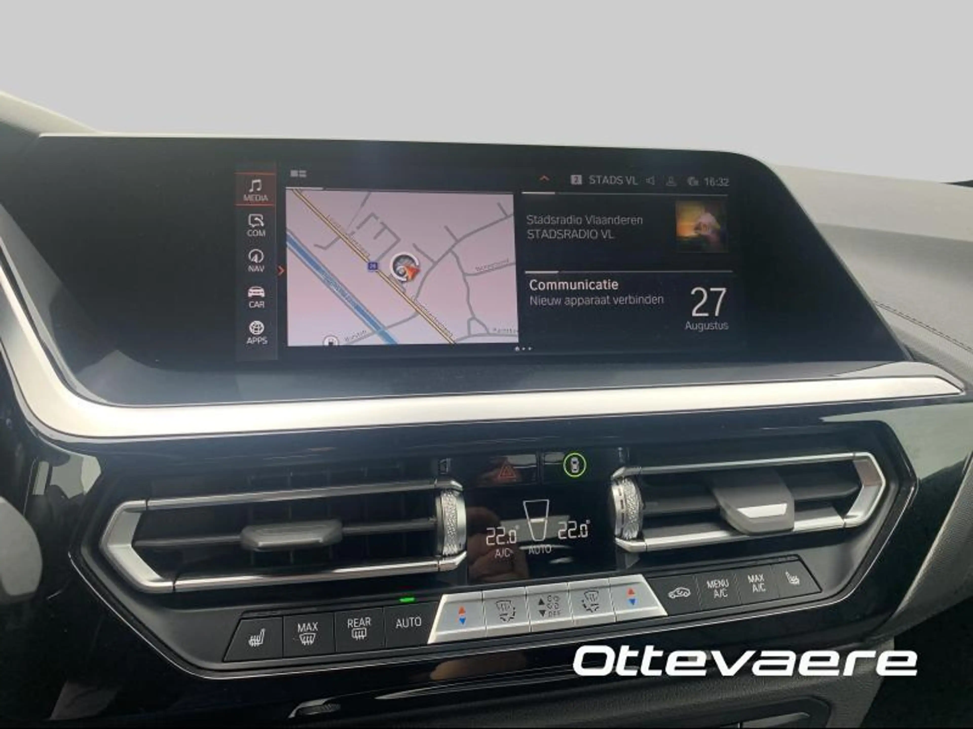 BMW Z4 sDrive20i — photo 11