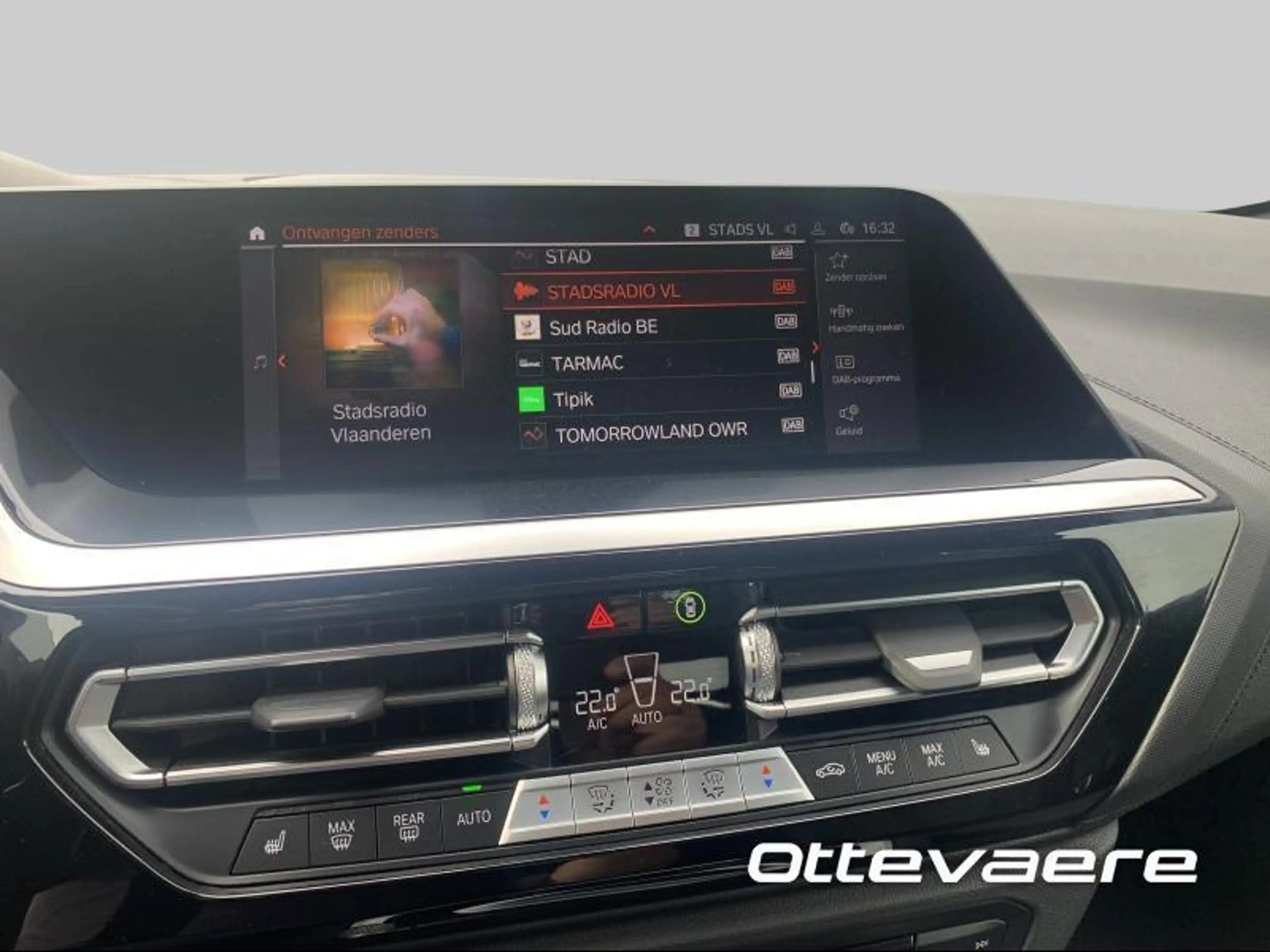 BMW Z4 sDrive20i — photo 12