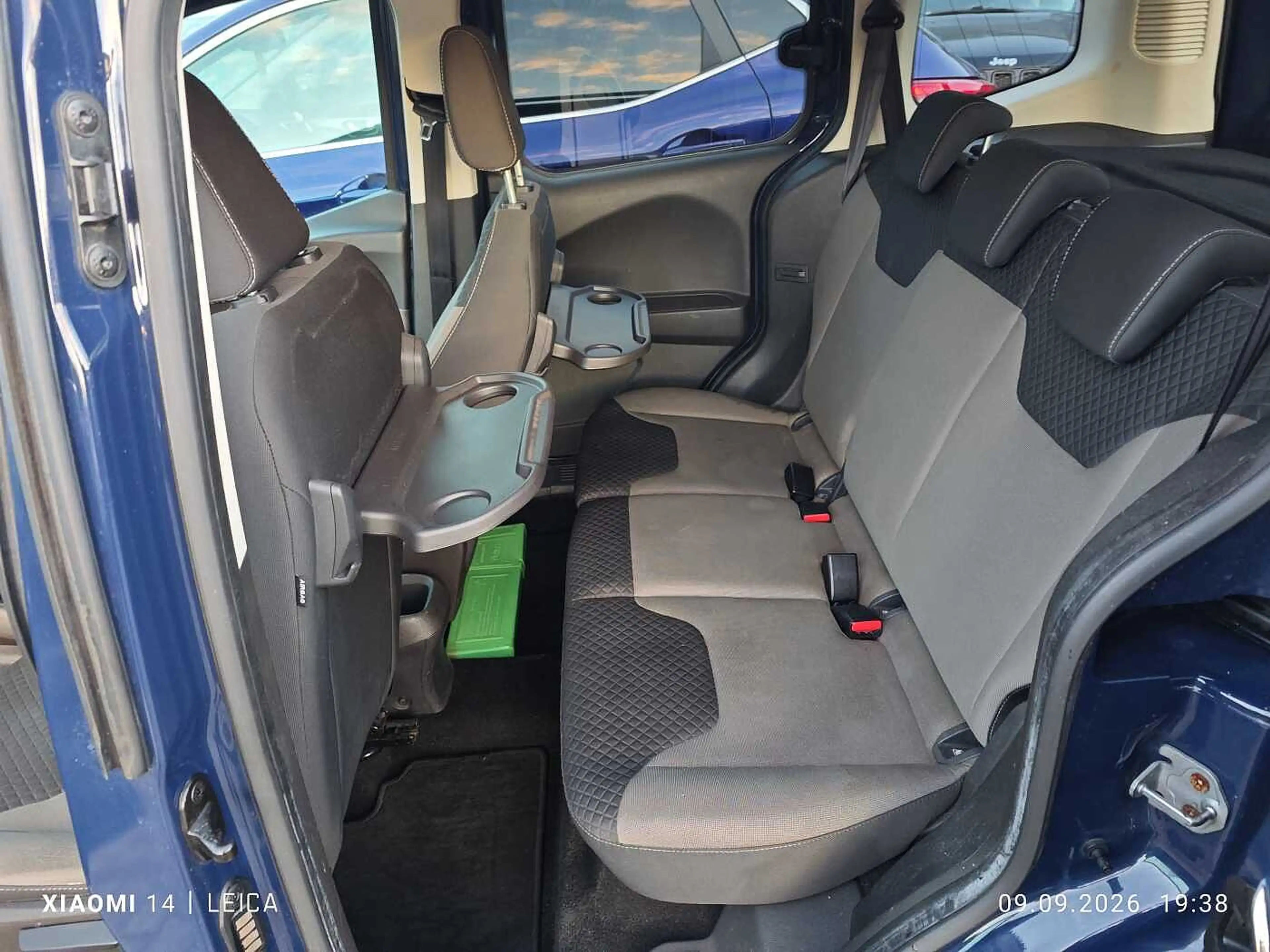 Ford Tourneo Courier Diesel 1.5 TDCi Ambiente — photo 10