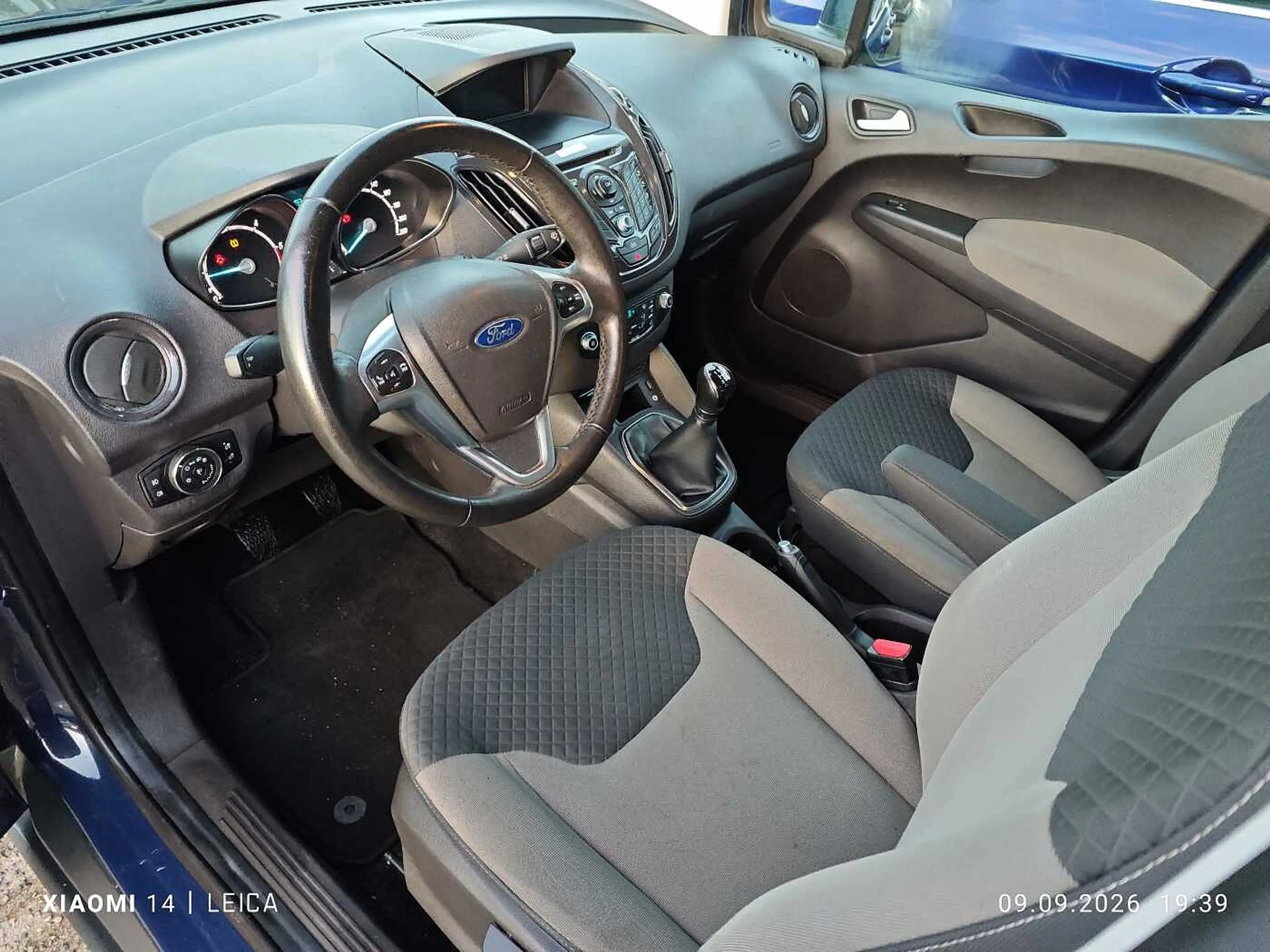 Ford Tourneo Courier Diesel 1.5 TDCi Ambiente — photo 11