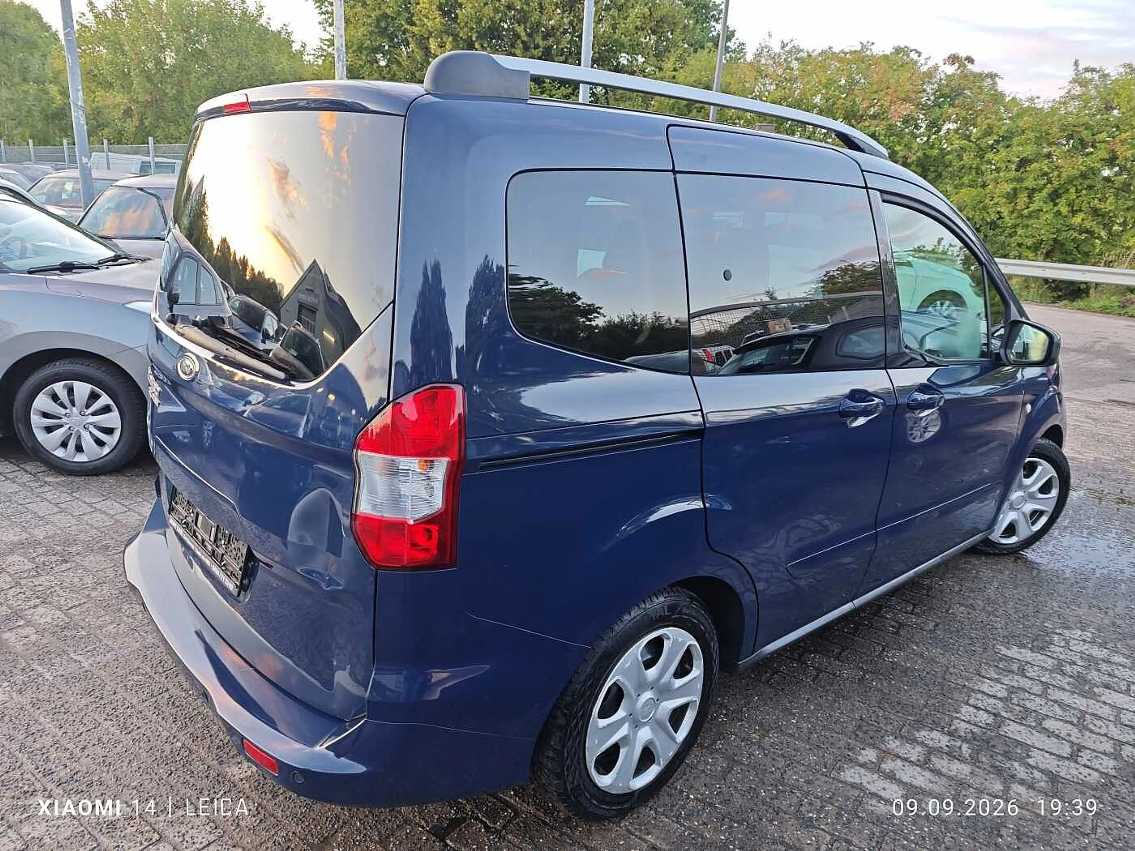 Ford Tourneo Courier Diesel 1.5 TDCi Ambiente — photo 4