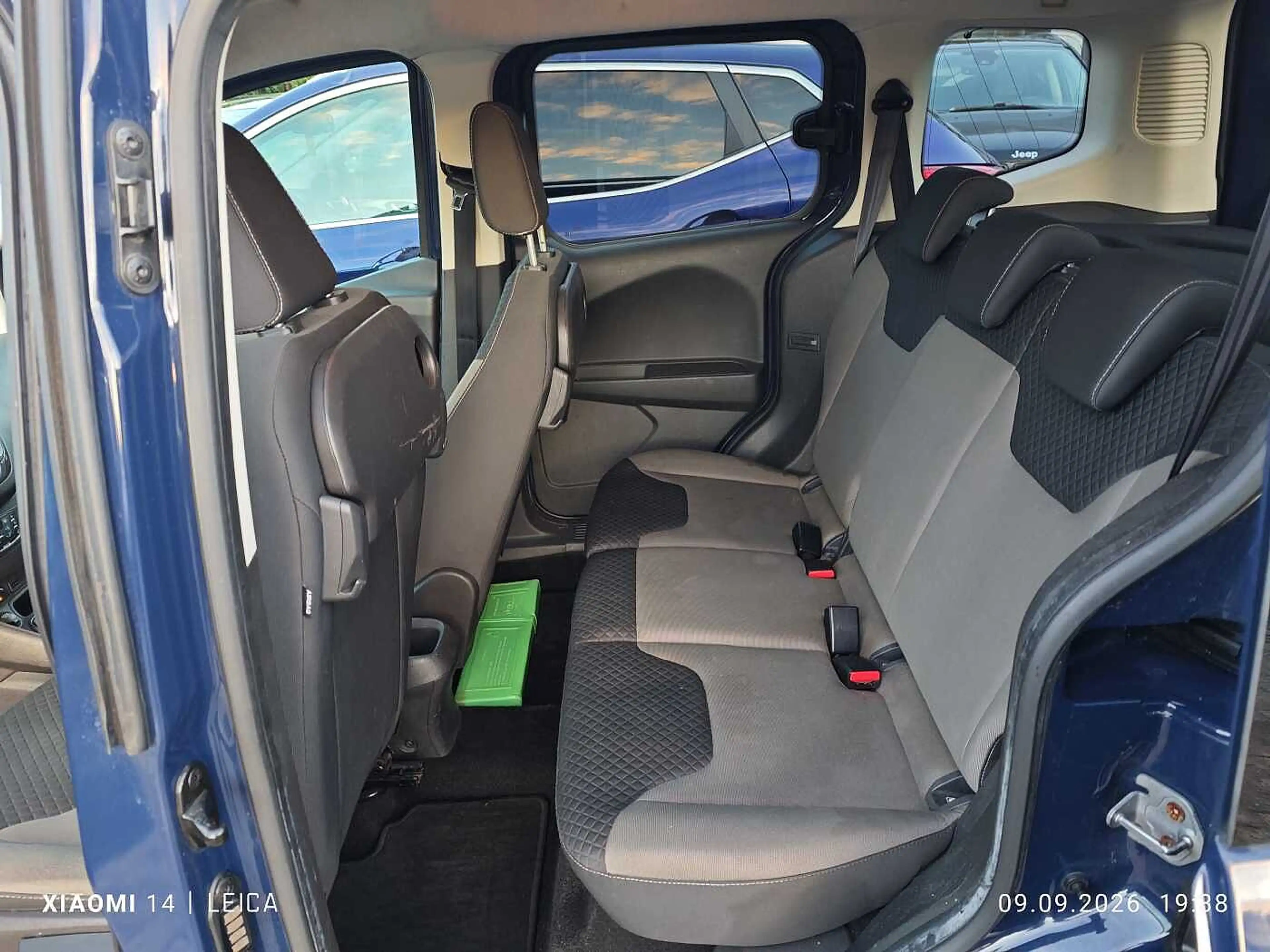 Ford Tourneo Courier Diesel 1.5 TDCi Ambiente — photo 9