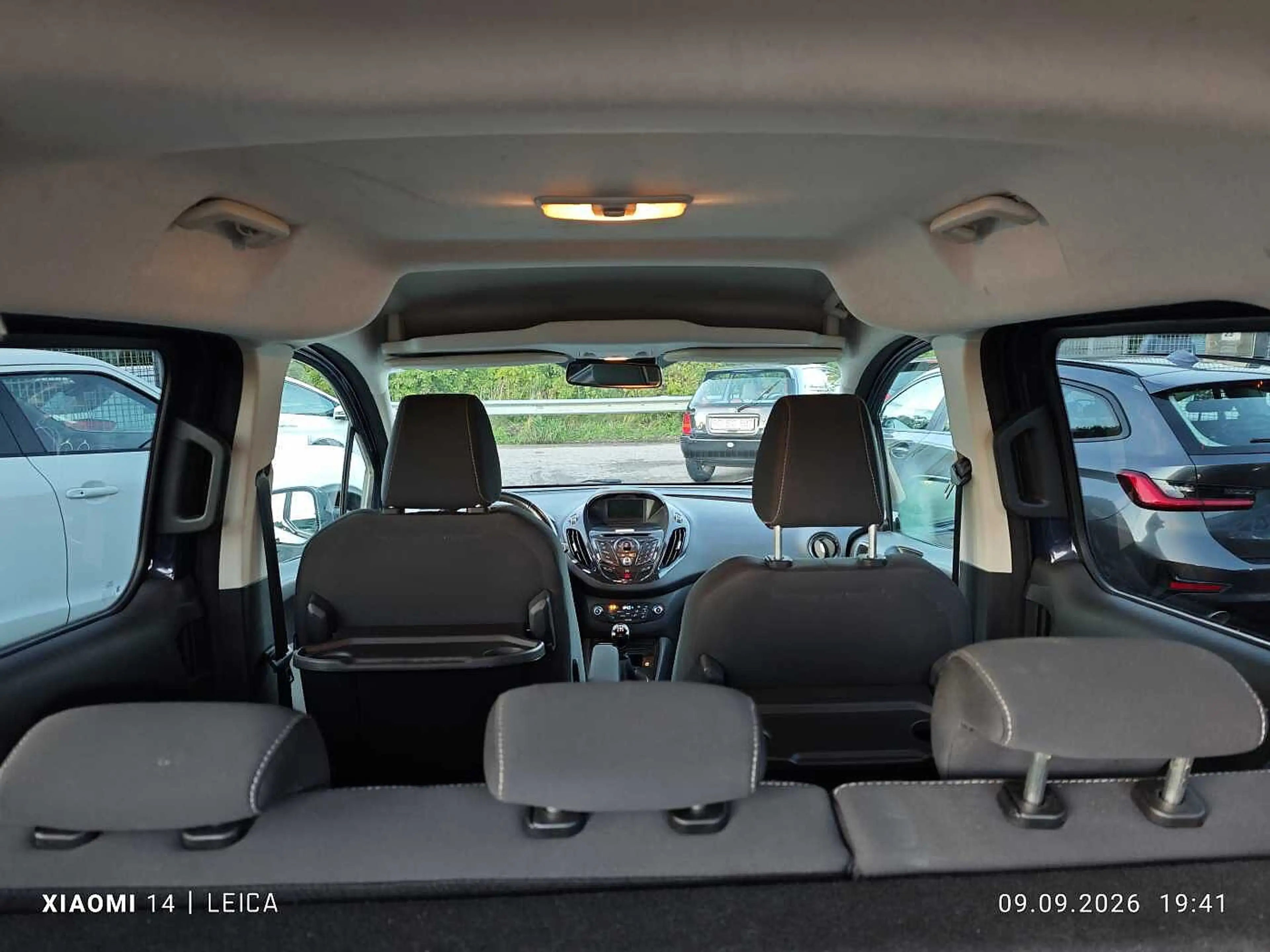 Ford Tourneo Courier Diesel 1.5 TDCi Ambiente — photo 13