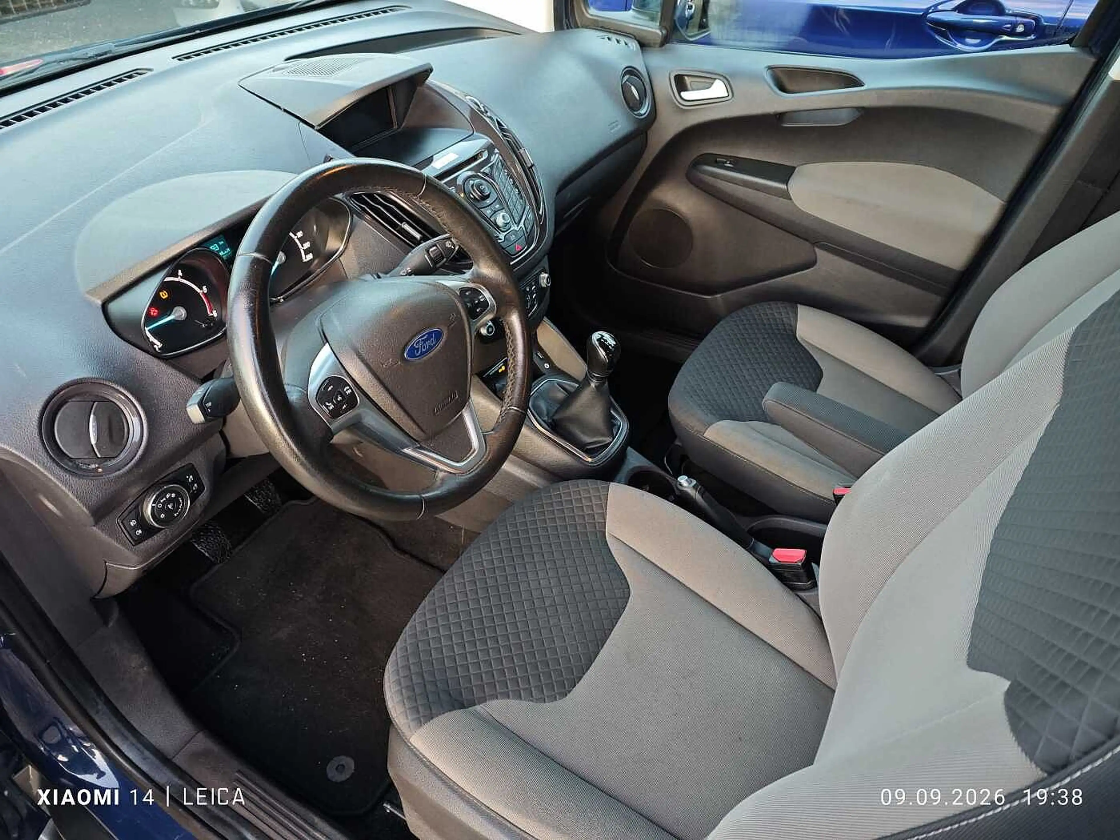Ford Tourneo Courier Diesel 1.5 TDCi Ambiente — photo 8