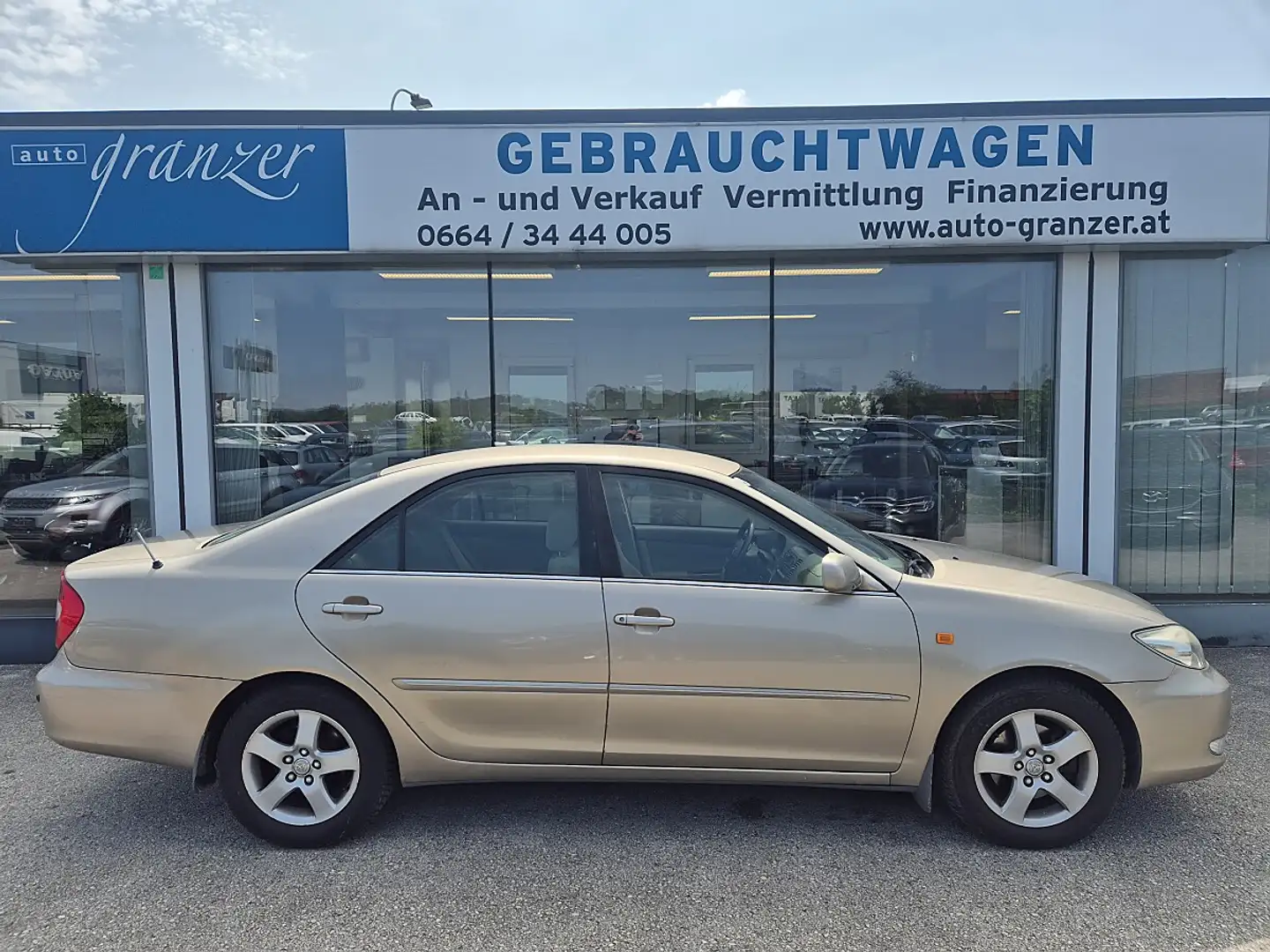 Toyota Camry 3,0 V6 Aut. Braun - 1