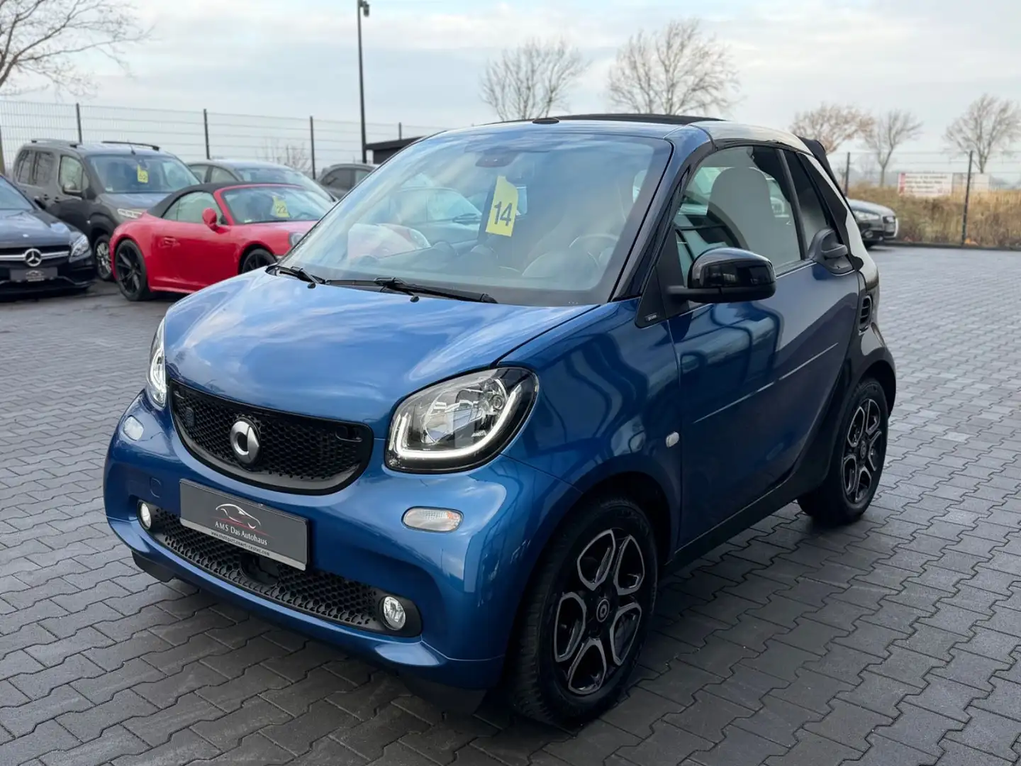 smart forTwo Cabrio EQ Aut. Leder Navi Schwarz - 1