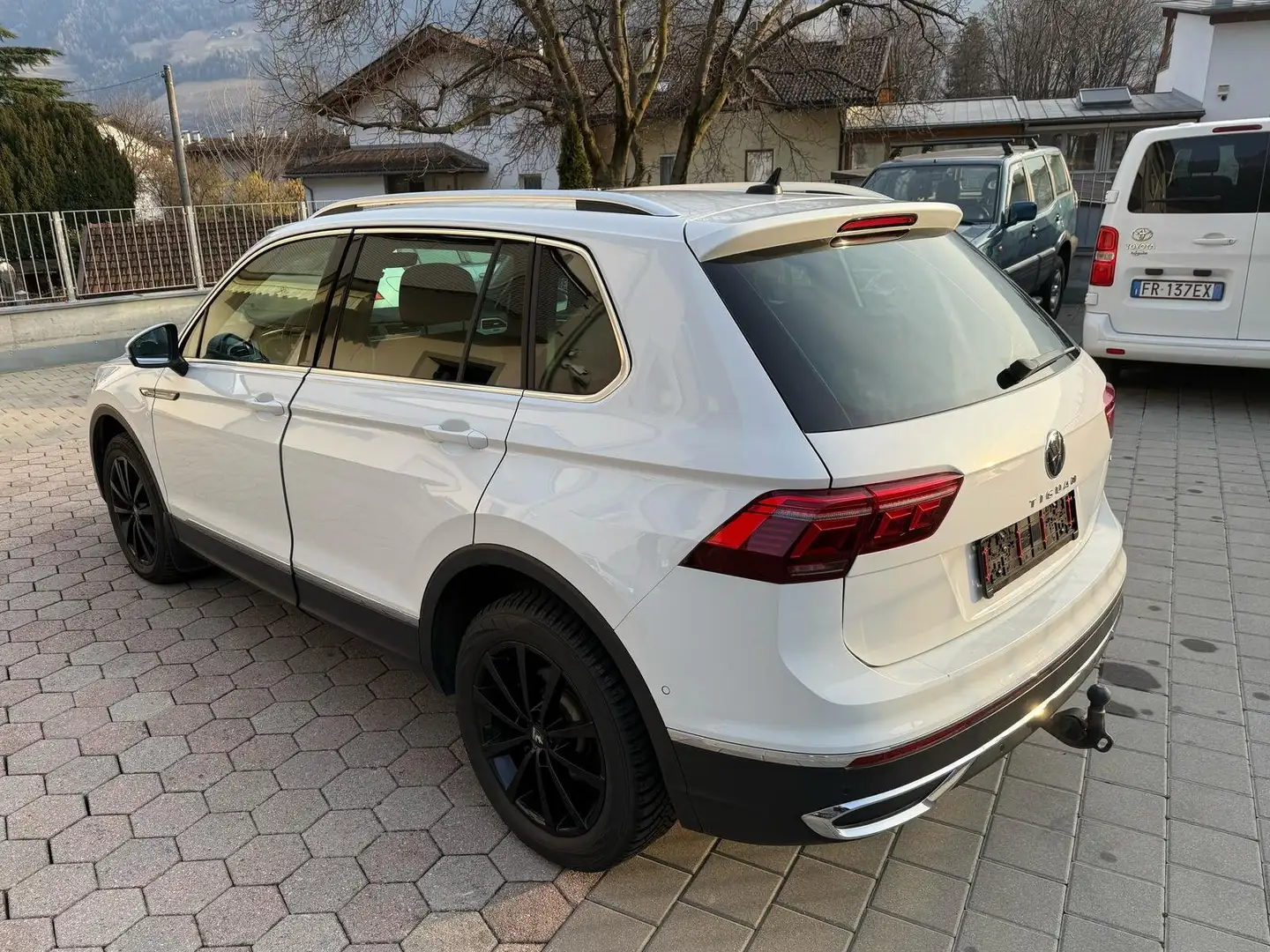 Volkswagen Tiguan 2.0 tdi Elegance 4motion 200cv dsg Wit - 2
