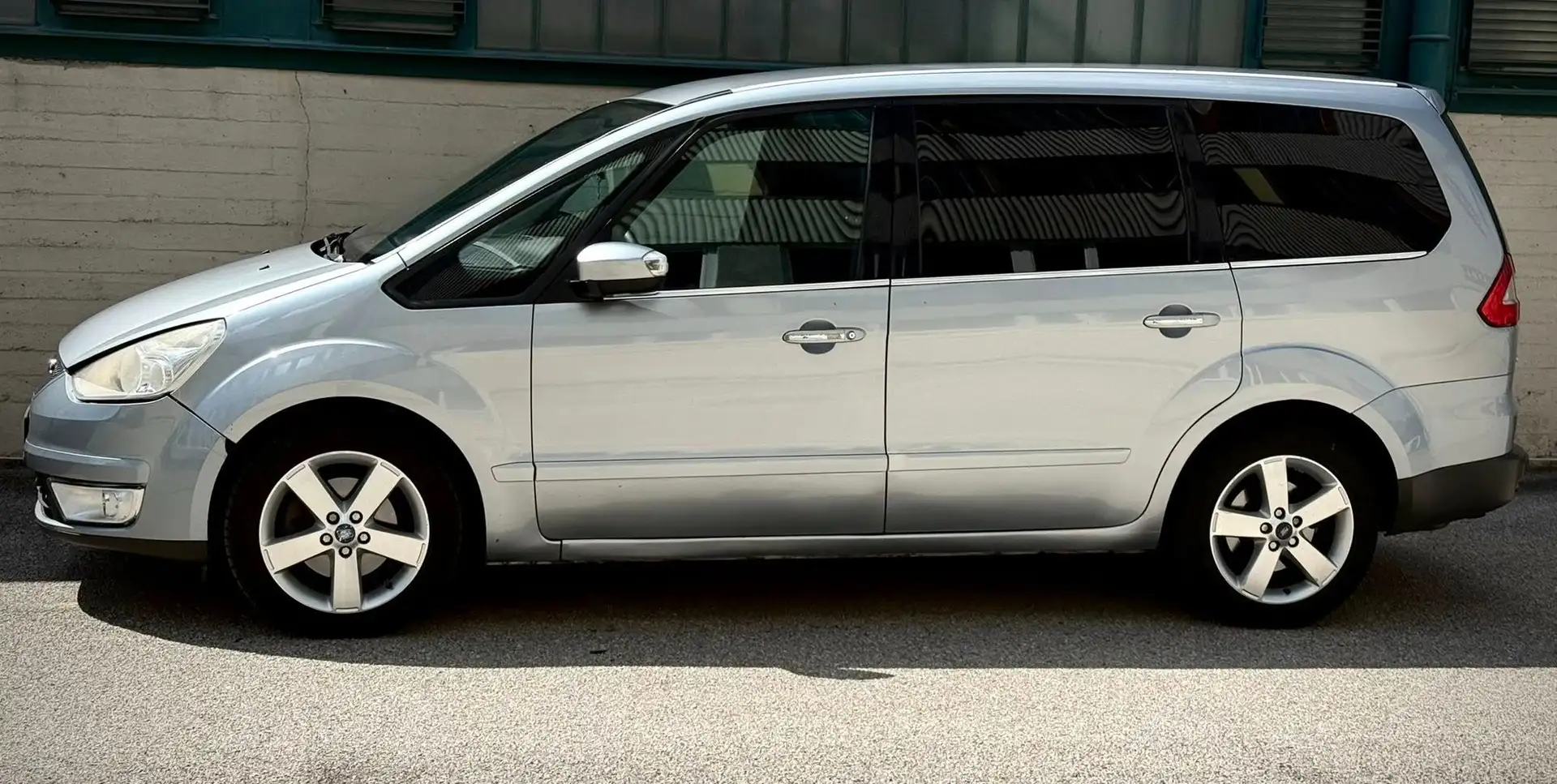 Ford Galaxy Galaxy 2,0 TD Titanium 140 PS 7 Sitze Gris - 2