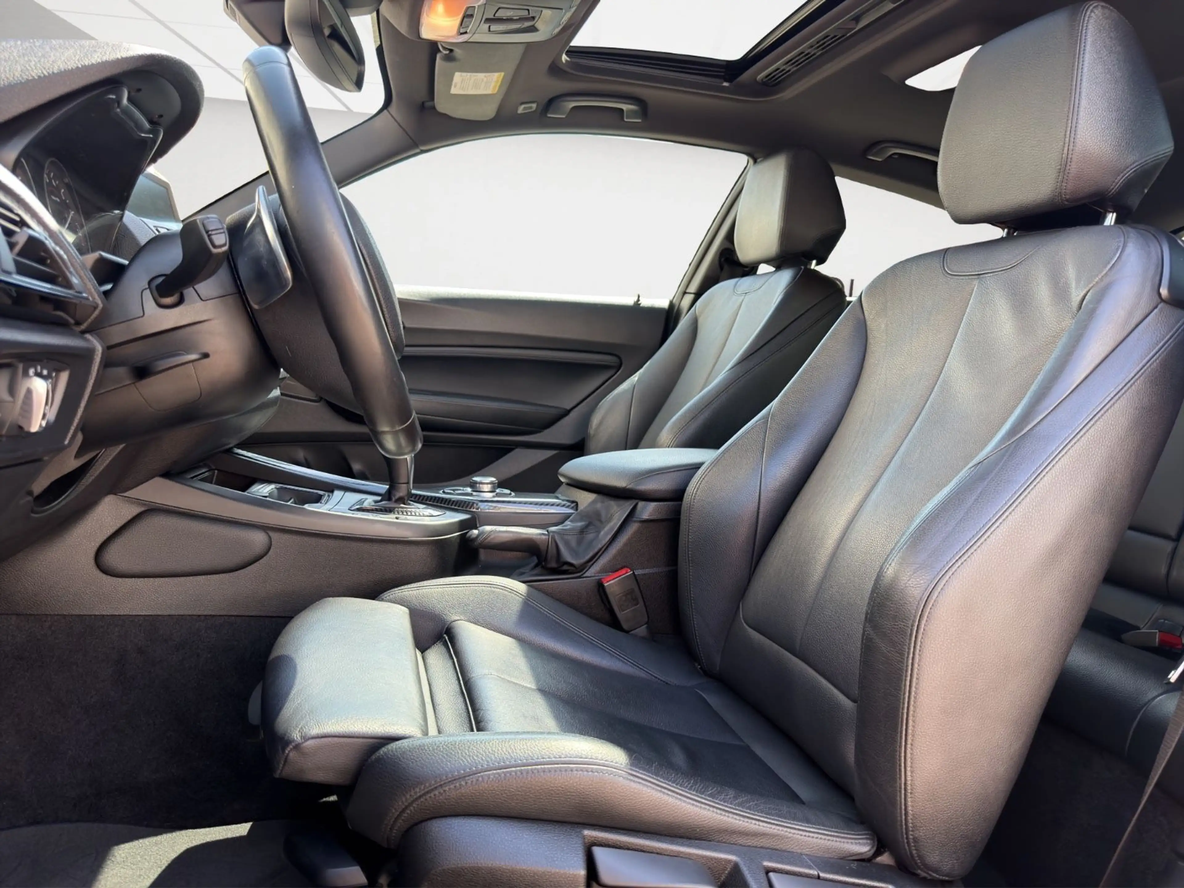 BMW 135 i xDrive *Sport*Autom.*NAVI*SHZ*PDC* — photo 10