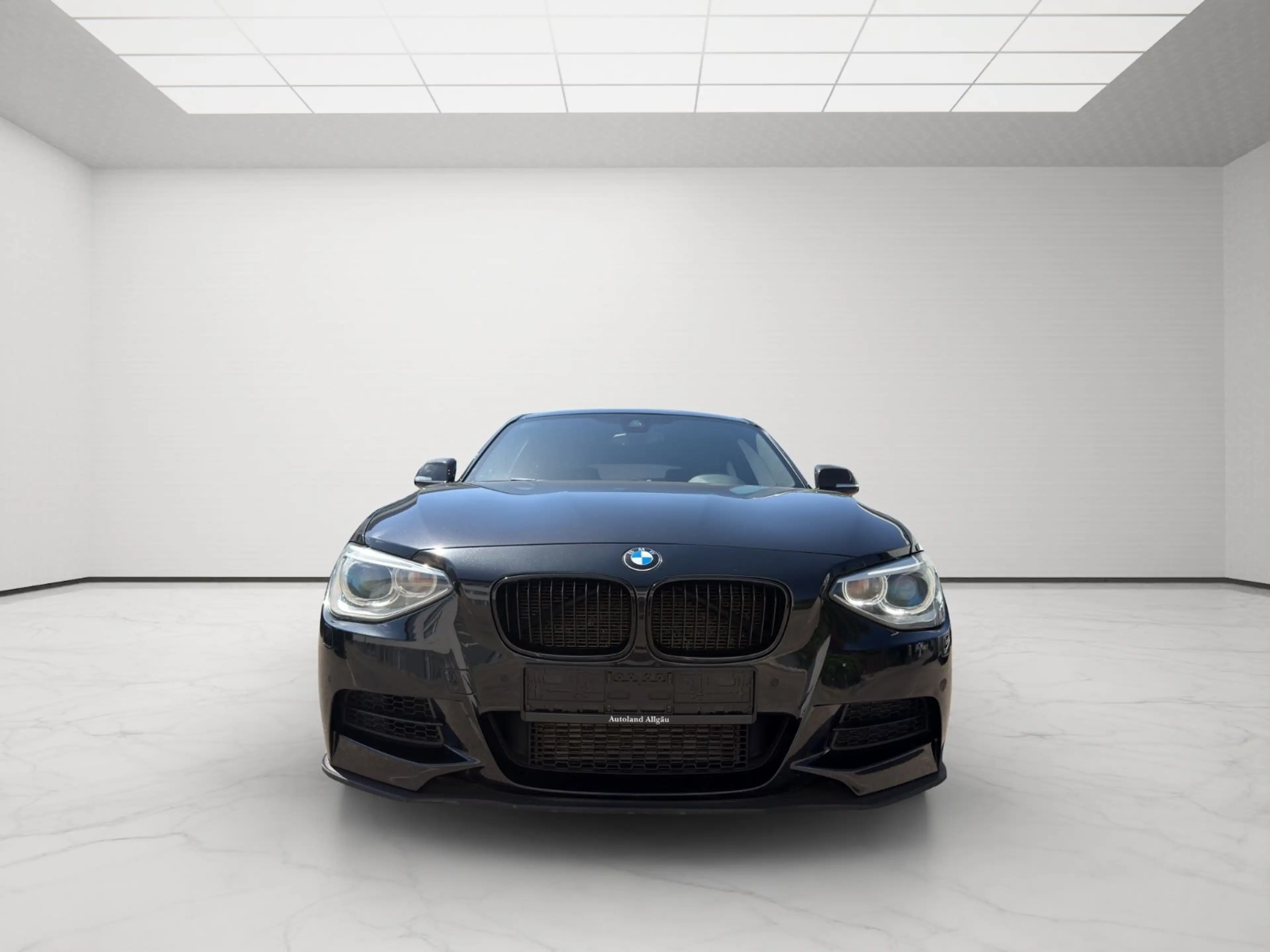 BMW 135 i xDrive *Sport*Autom.*NAVI*SHZ*PDC* — photo 3