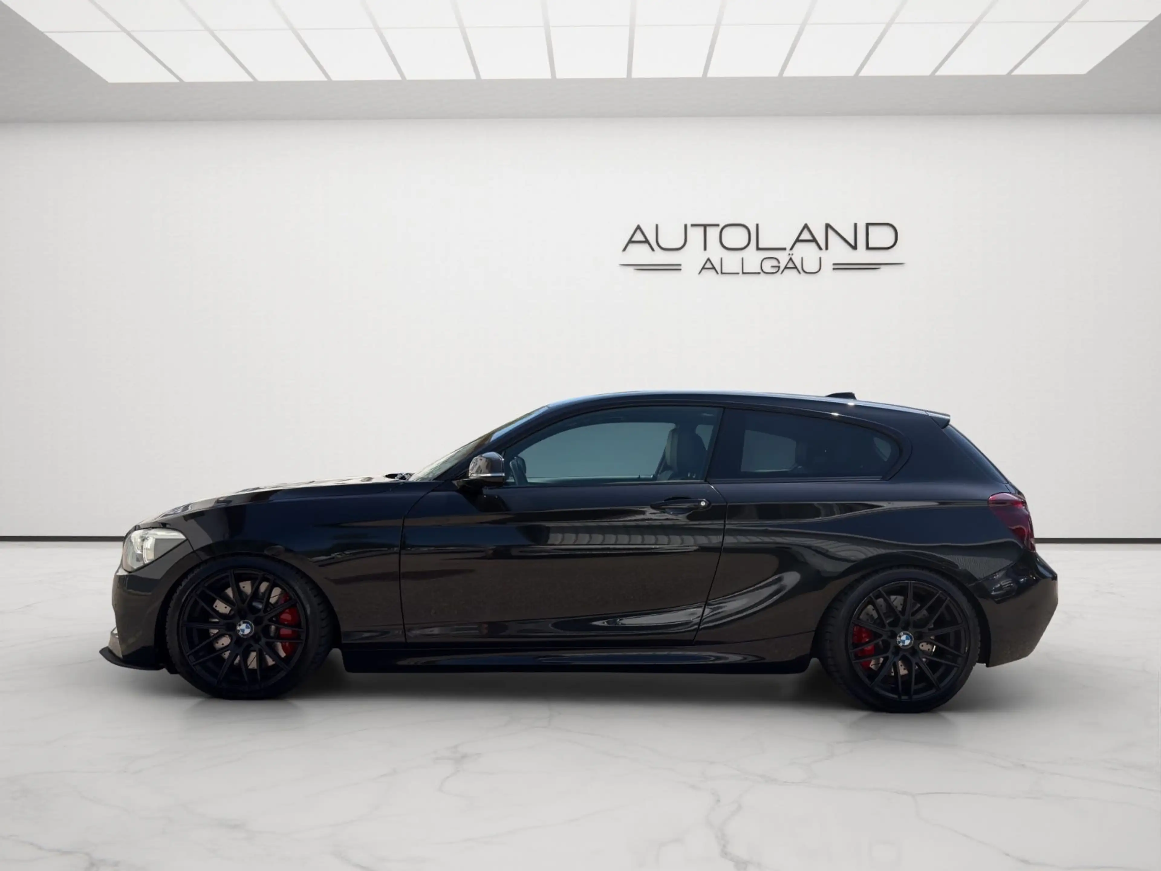 BMW 135 i xDrive *Sport*Autom.*NAVI*SHZ*PDC* — photo 4