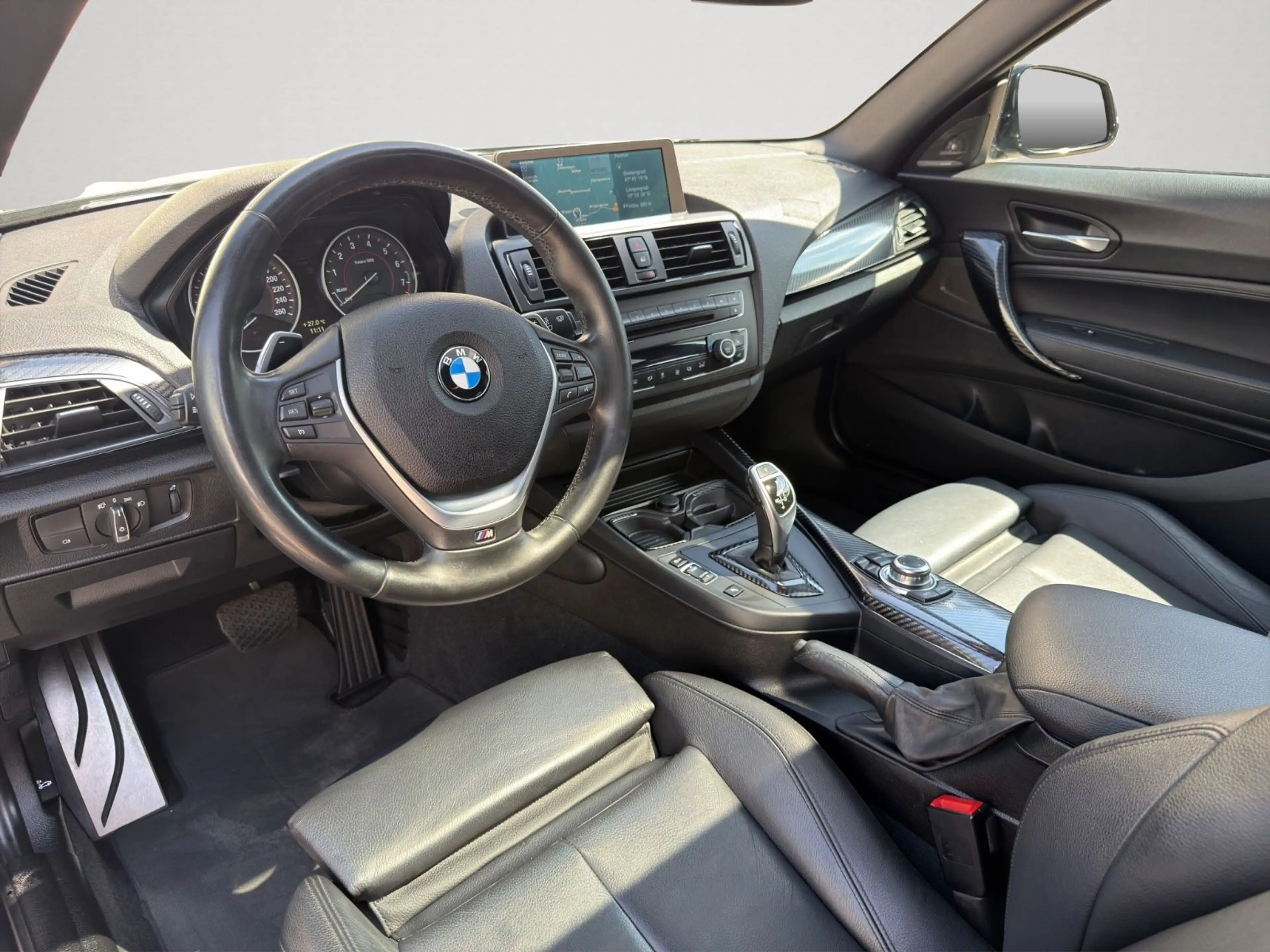 BMW 135 i xDrive *Sport*Autom.*NAVI*SHZ*PDC* — photo 9