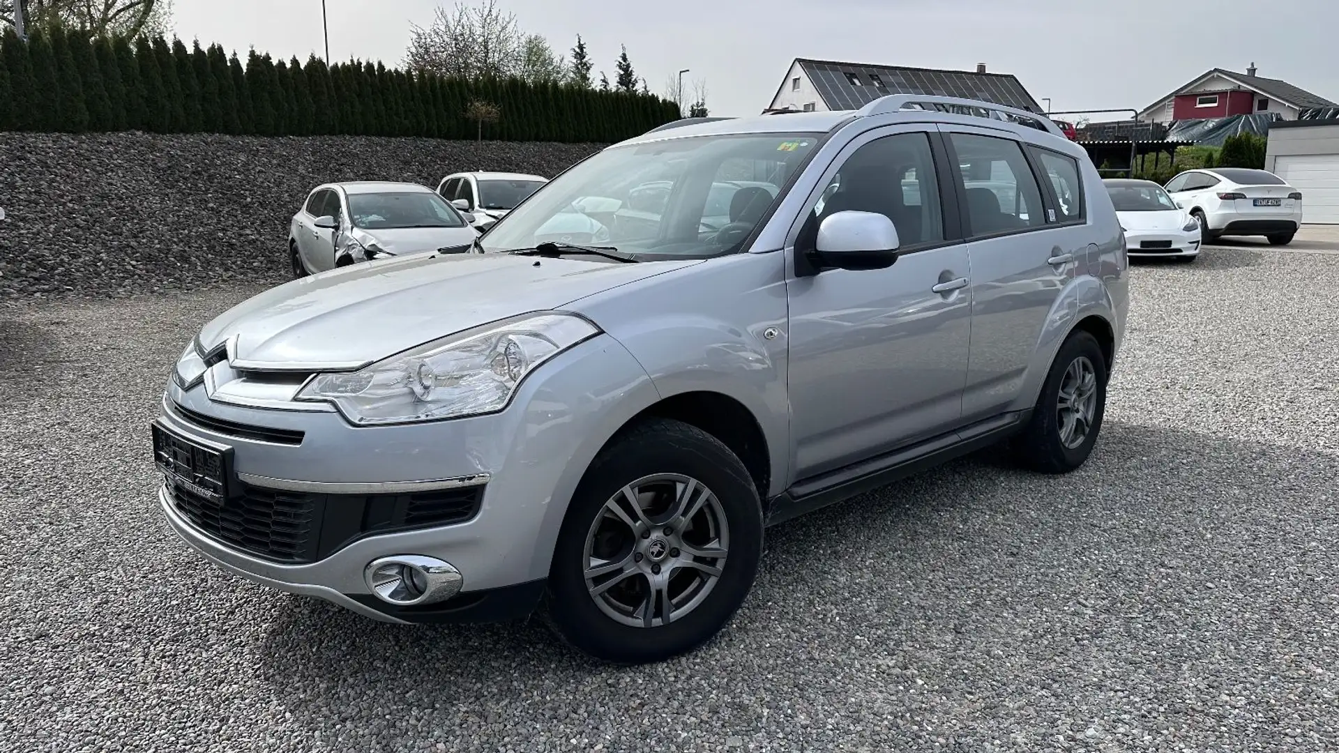 Citroen C-Crosser 2.2 Tendance AWD 7-Sitzer Navi Grau - 1