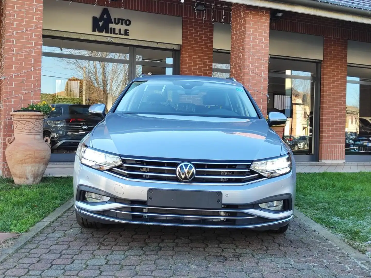 Volkswagen Passat Variant 1.5 TSI ACT DSG Business Stříbrná - 2