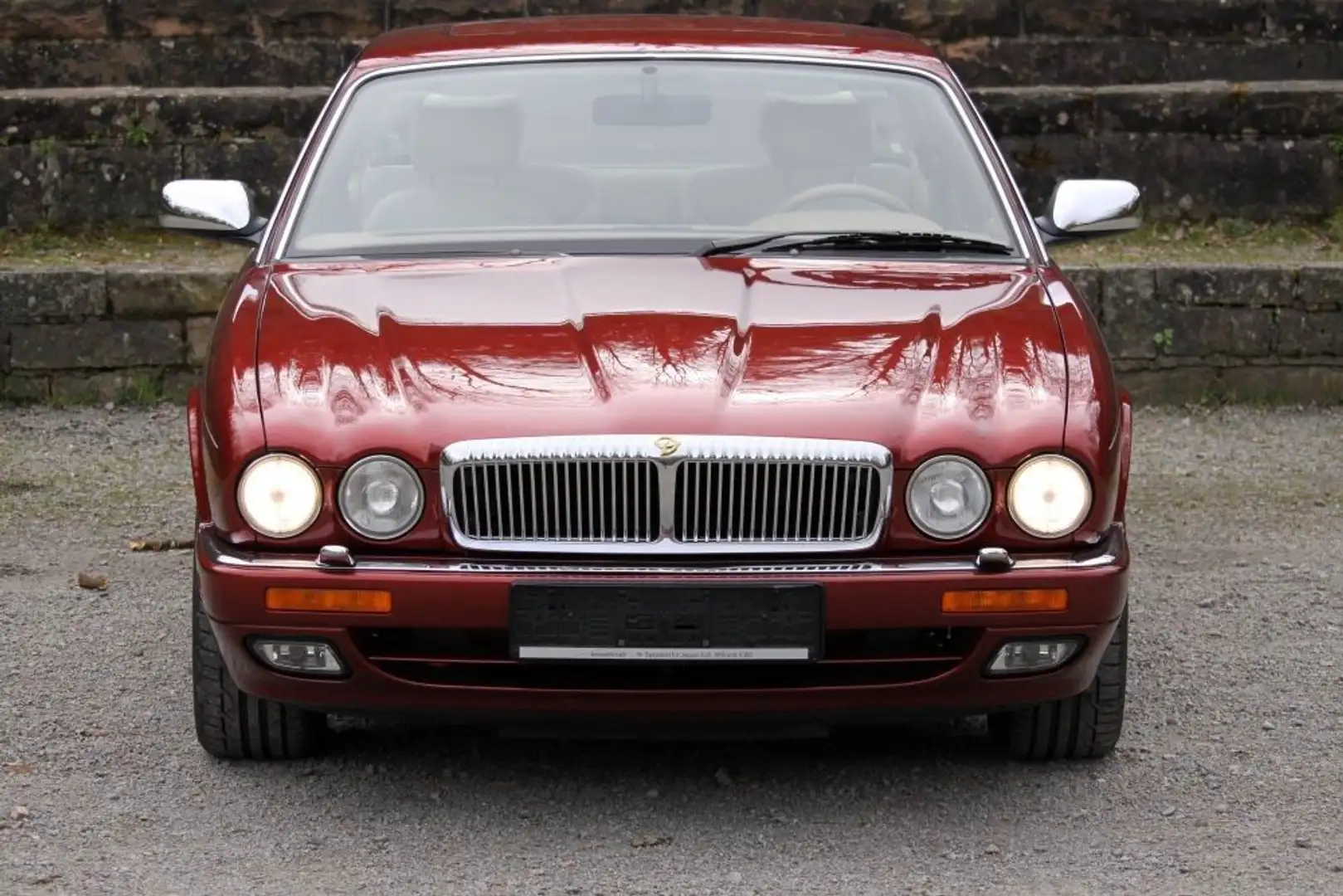 Jaguar Daimler Six mit 3 Jahren Garantie Rot - 1