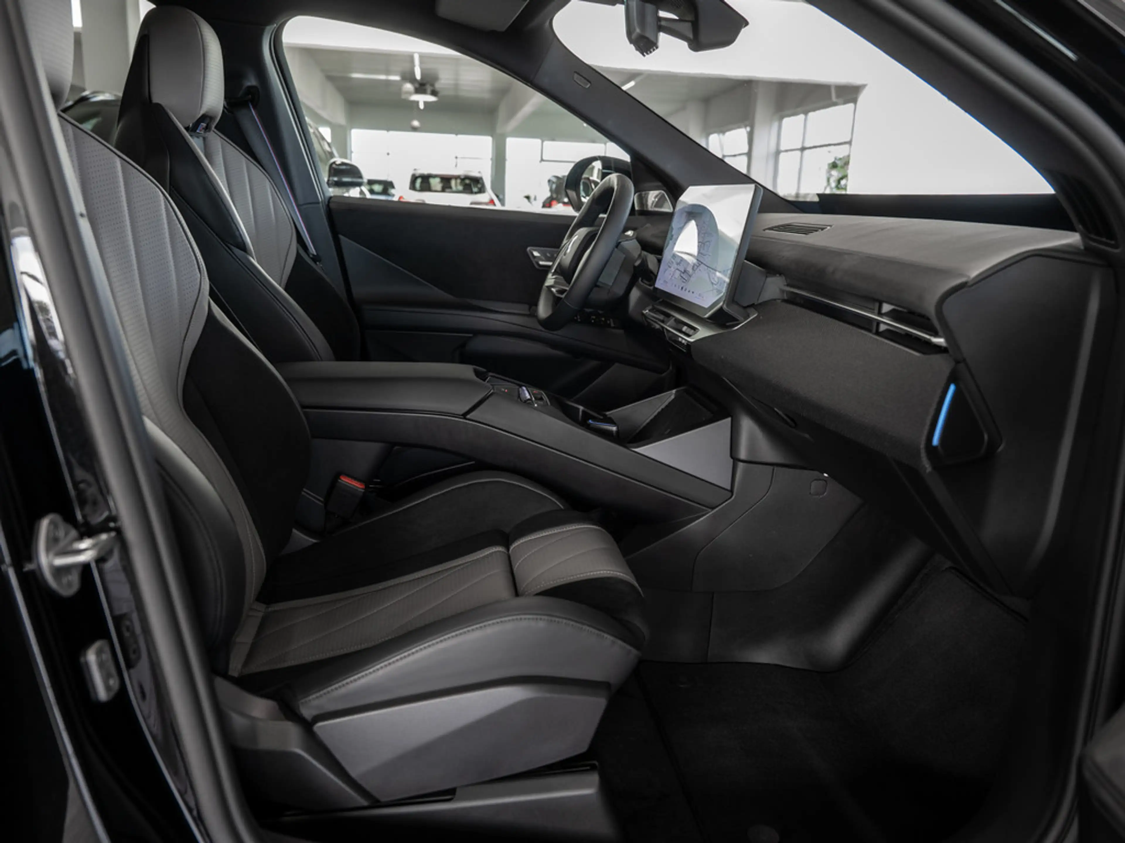 BMW iX3 xDrive50 PANO AHK HUD 360° LED ACC NAVI — photo 8