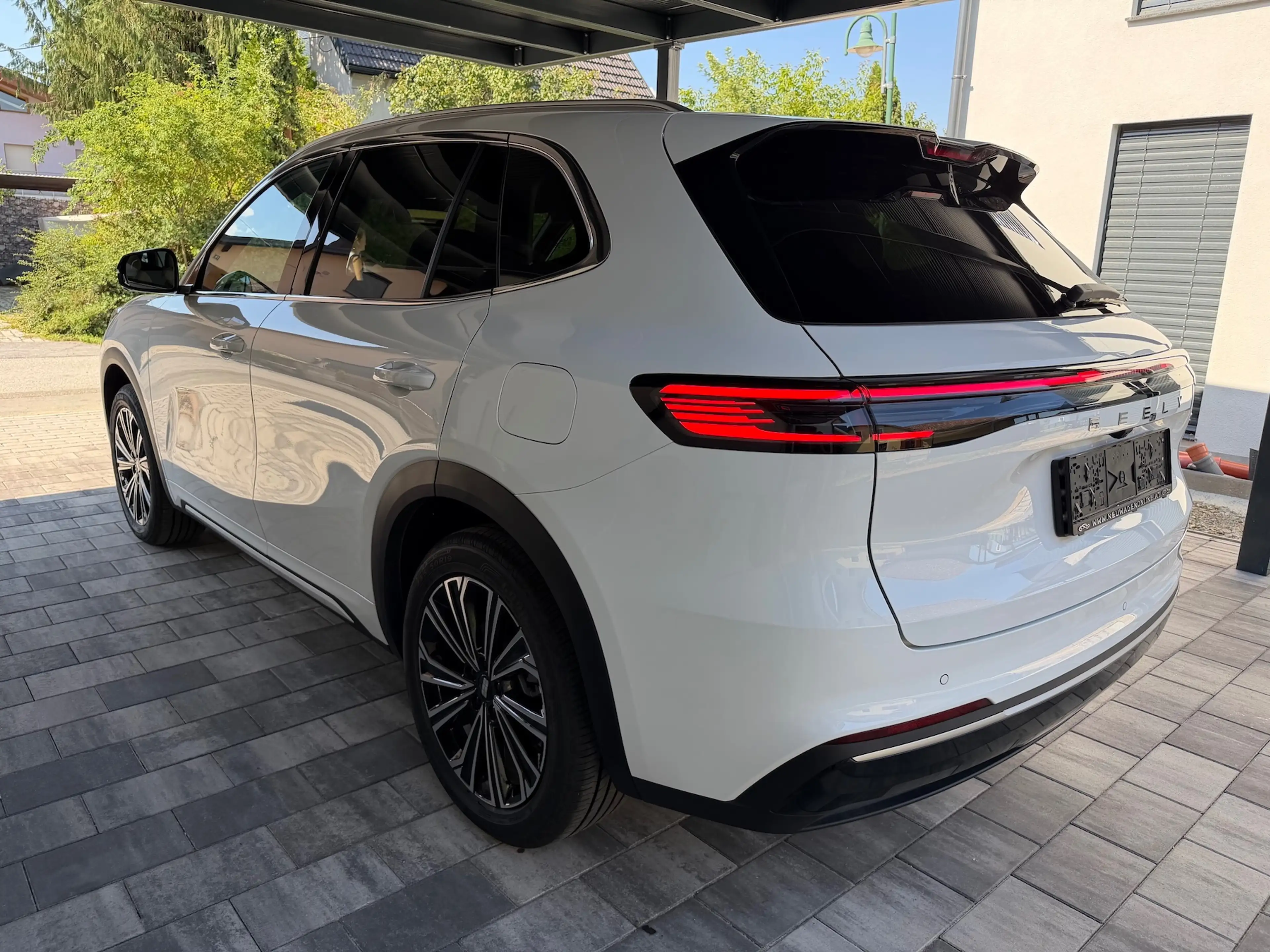 Geely Starray EM-i Launch Edition Max Plug-In Hybrid Neuwagen — photo 3