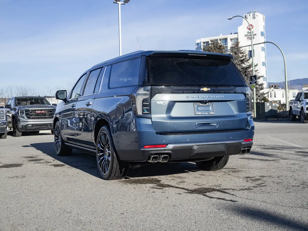 Chevrolet Suburban снимка Chevrolet Suburban