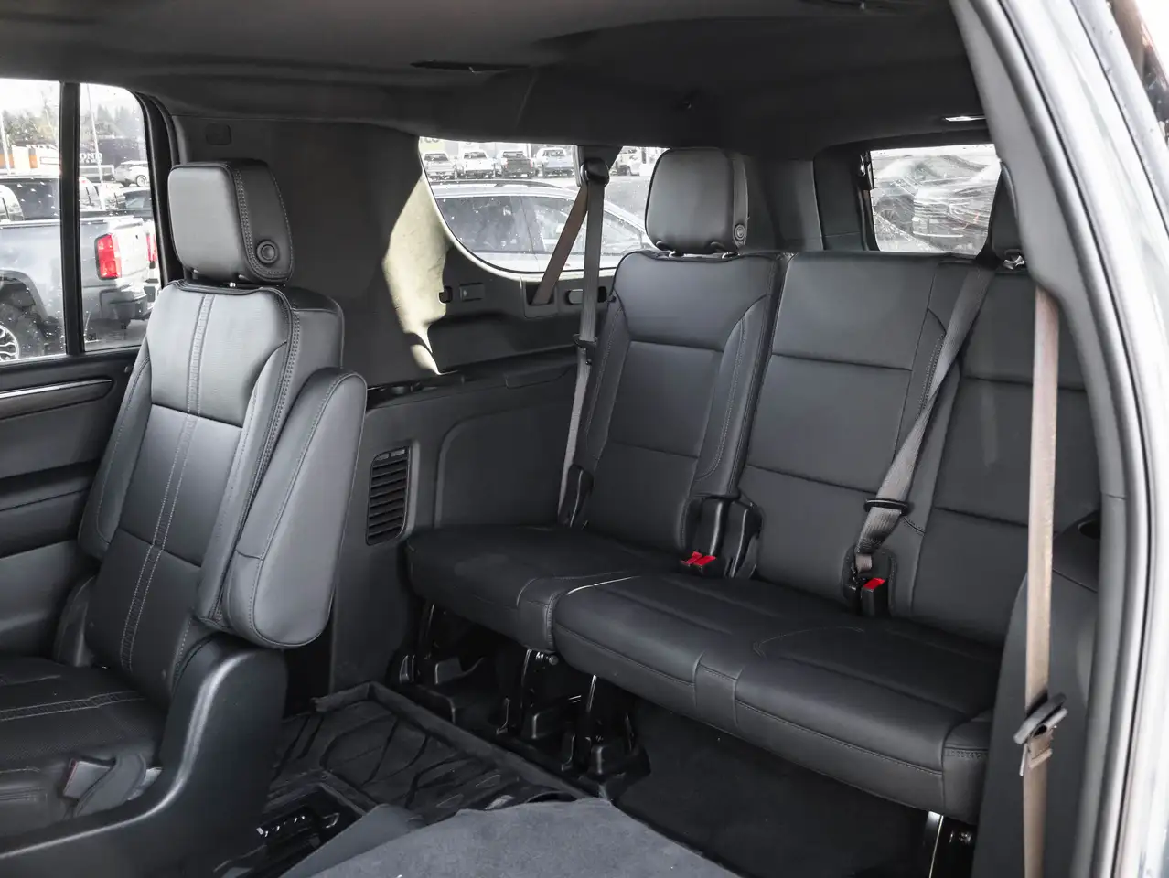 Chevrolet Suburban снимка Chevrolet Suburban
