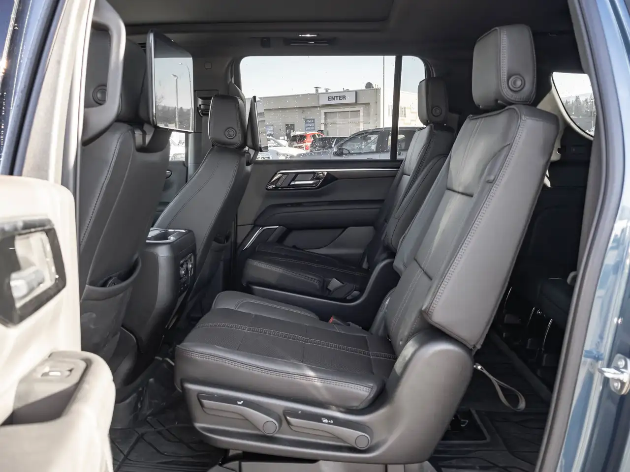 Chevrolet Suburban снимка Chevrolet Suburban