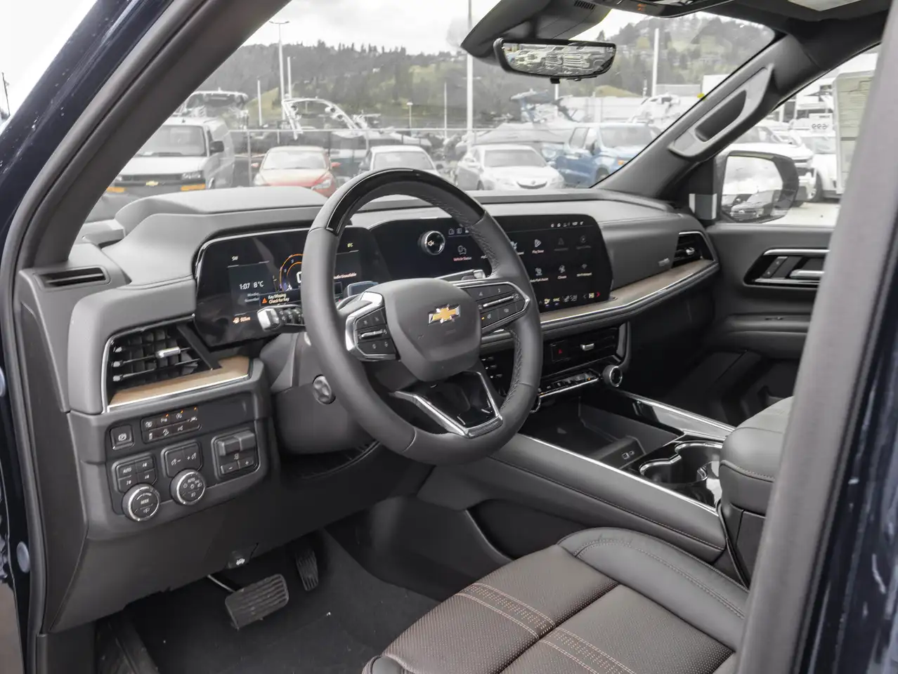 Chevrolet Suburban снимка Chevrolet Suburban