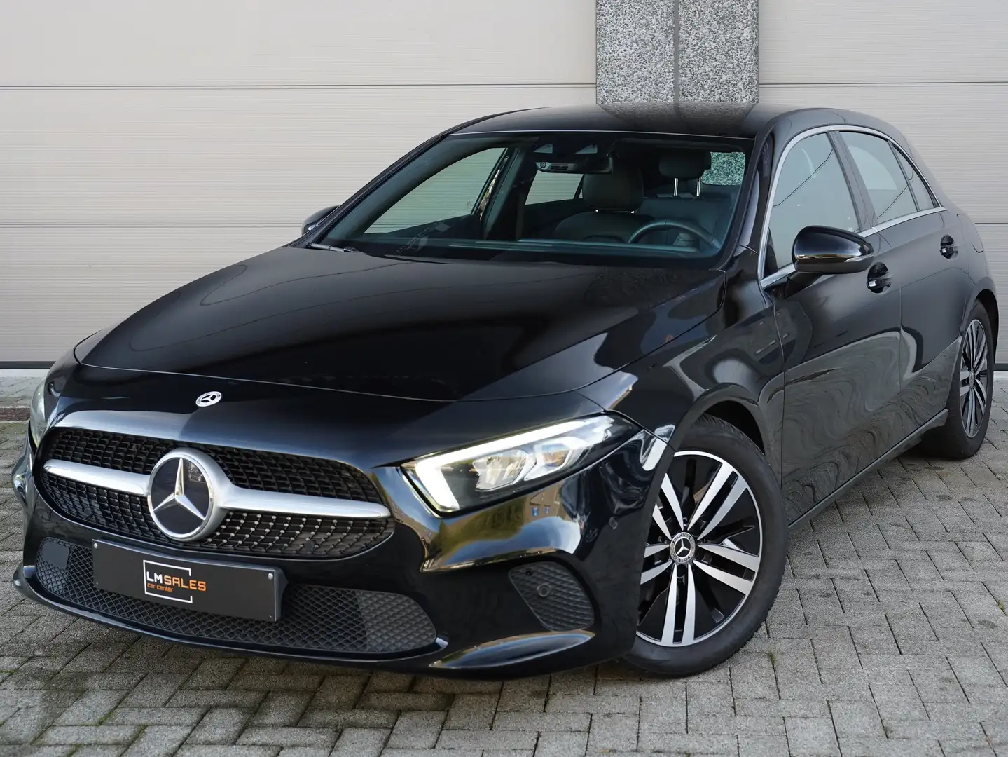 Mercedes-Benz A 180 *1 EIG / CAM / SFEERVERLICHTING / LEDER / CRUISE* Negro - 1