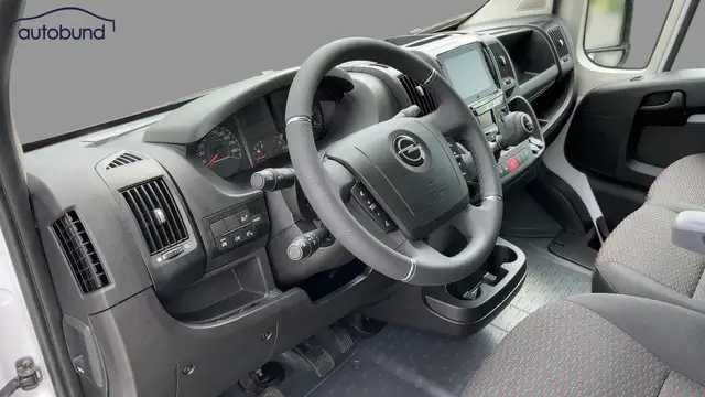 Opel Movano view 9