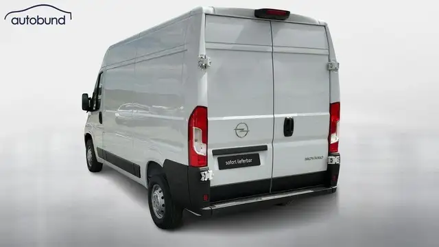 Opel Movano view 2