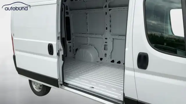 Opel Movano view 7