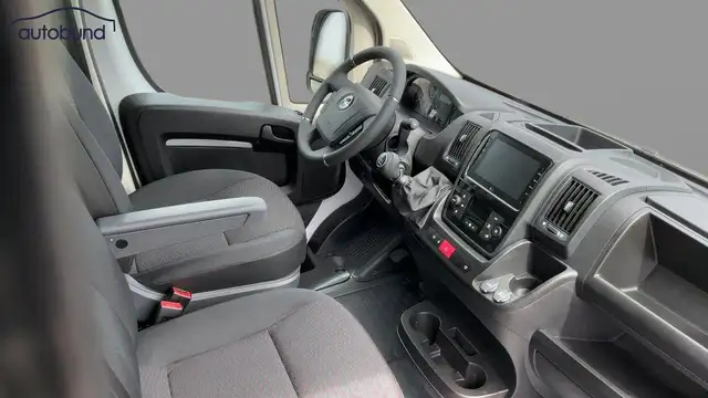 Opel Movano view 5