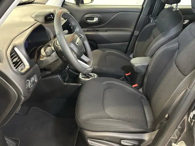 Jeep Renegade view 9