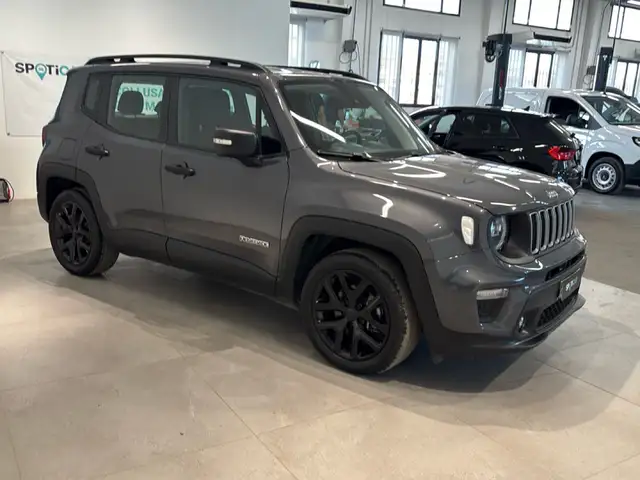 Jeep Renegade view 3
