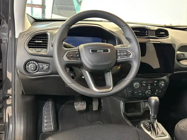 Jeep Renegade view 11