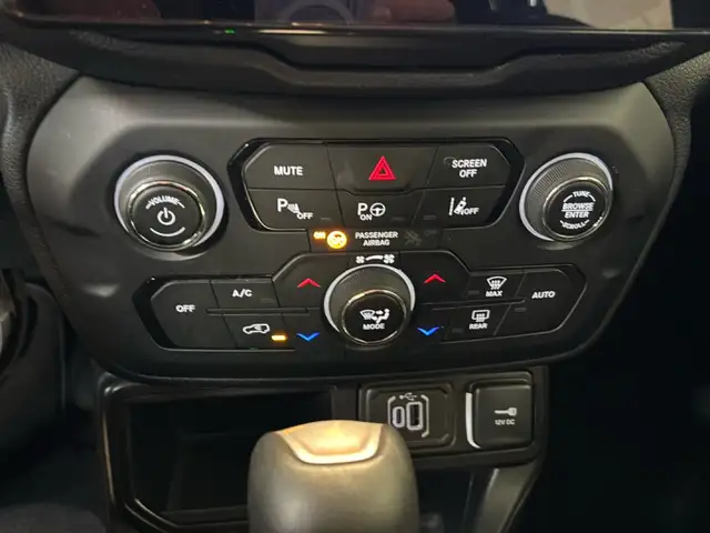 Jeep Renegade view 16