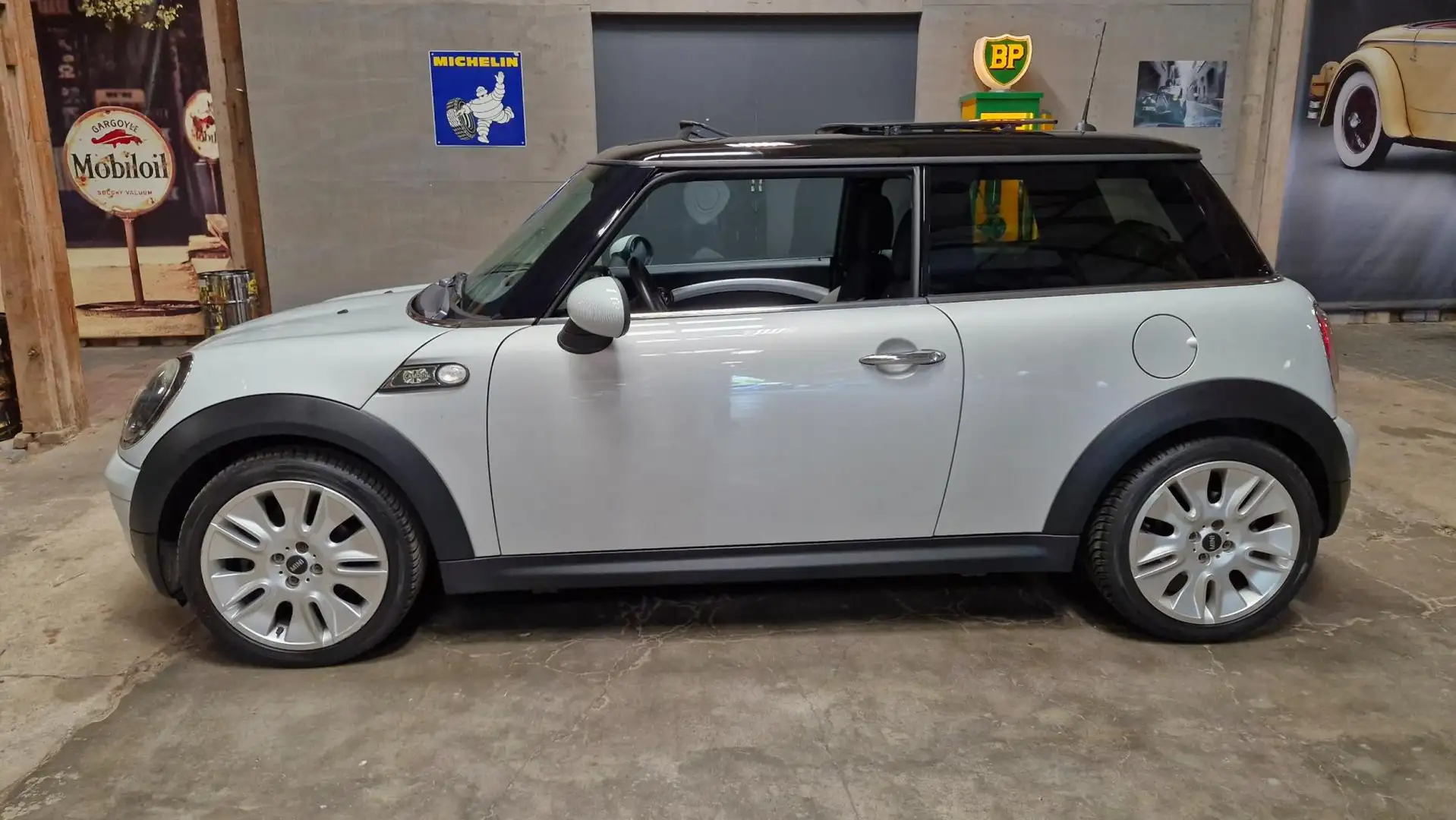 MINI Cooper Mini 1.6 Camden 120PK | Rijklaarprijs | Schuifdak Wit - 2