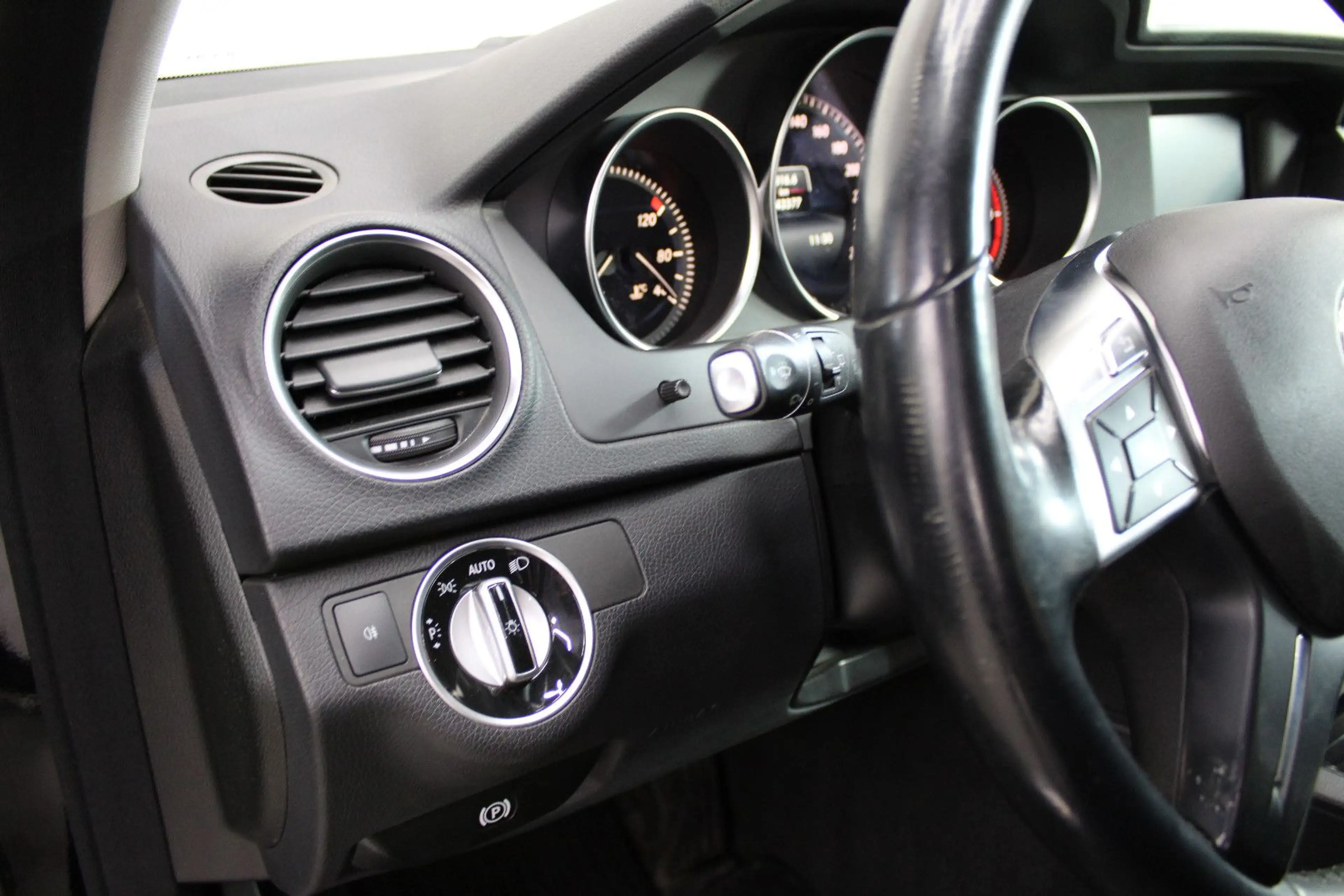 Mercedes-Benz C 180 C T-Modell C 180 CDI+PDC+NAVI+SHZ+XENON+ — photo 12