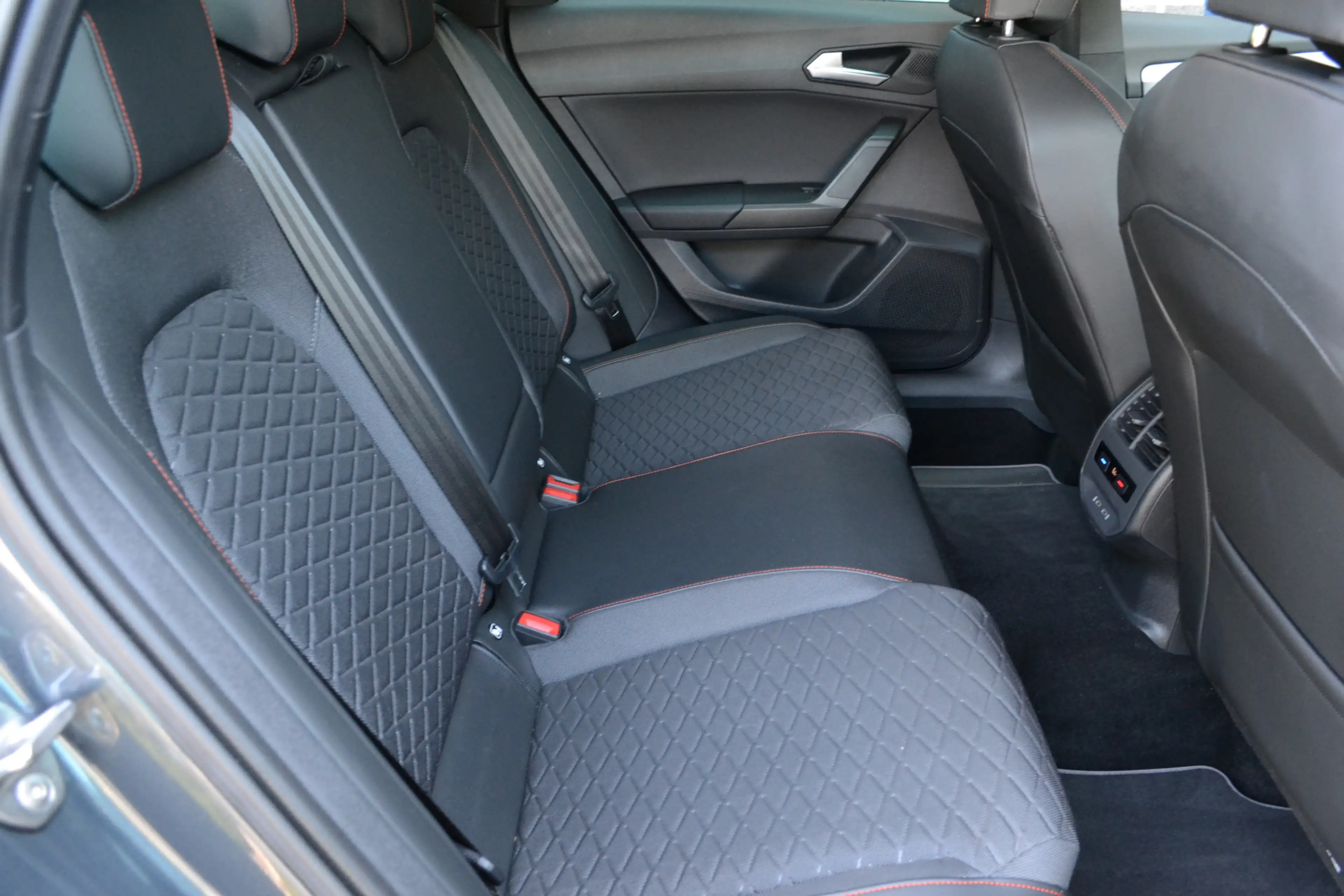 SEAT Leon e-Hybrid Sportstourer 1.4 TSI eHybrid PHEV FR | NL-Auto | V — photo 13