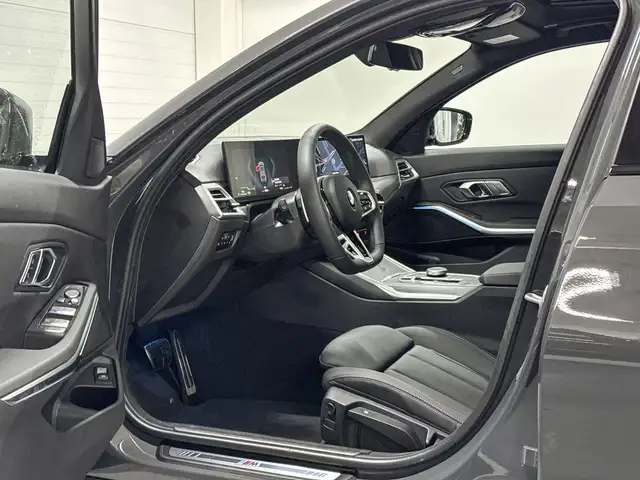 BMW 3 Series view 9