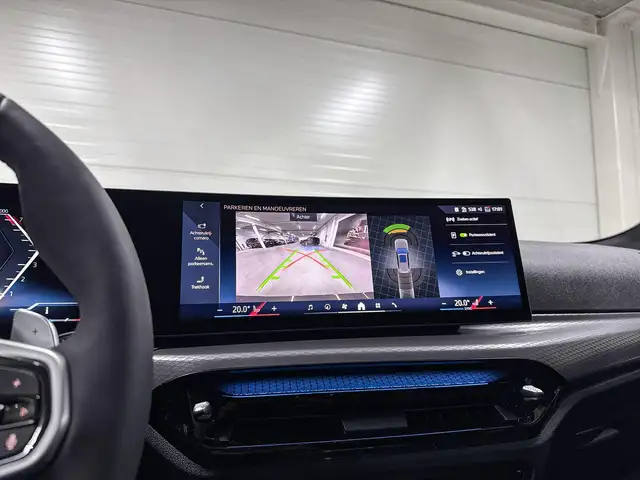 BMW 3 Series view 14