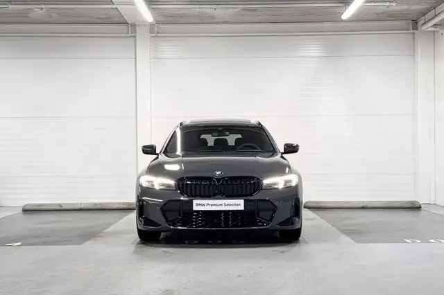 BMW 3 Series view 6