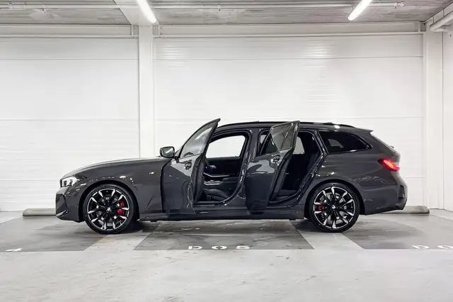 BMW 3 Series view 3