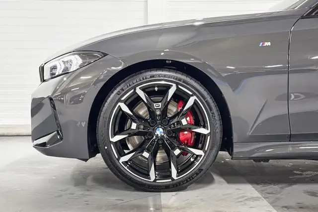 BMW 3 Series view 4