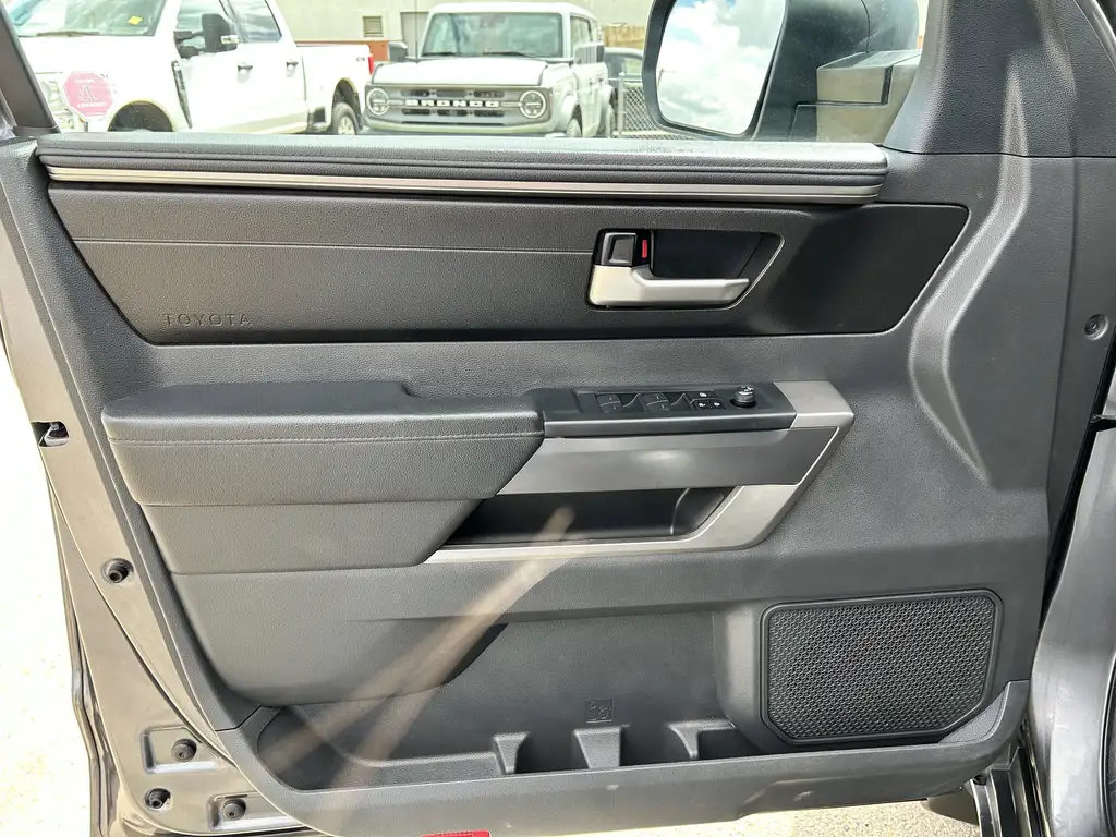 2025 Toyota Tundra CrewMax SR5 CrewMax Long Bed | 4X4 | Heated Steering Wheel — photo 5