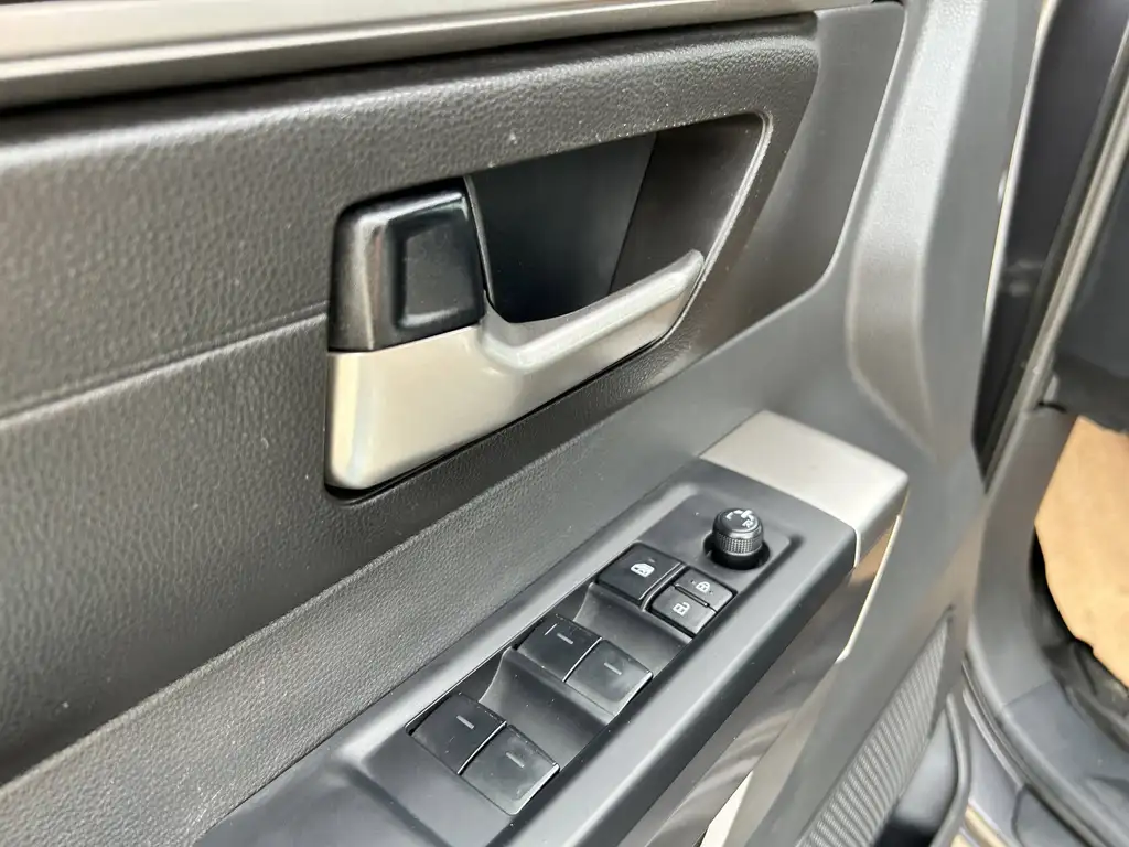 2025 Toyota Tundra CrewMax SR5 CrewMax Long Bed | 4X4 | Heated Steering Wheel — photo 6